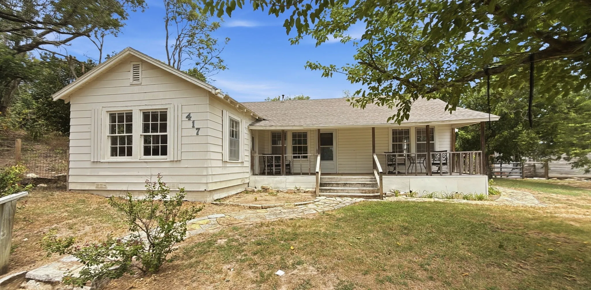Single Family Residence For Sale in Hamilton County , 417 W Gentry Street, Hamilton, Texas 76531, 3 Bedroom, 2 Bathroom, Garage spaces, 1,264 Sqft, built in 1950, mls#21325947, Real Estate Agent in Hamilton, Homes For Sale in Hamilton county, Homes For Sale in Hamilton, Realtor in Hamilton Texas, Real Estate Brokerage Independent Realty Texas, Luminita Cordes Realtor