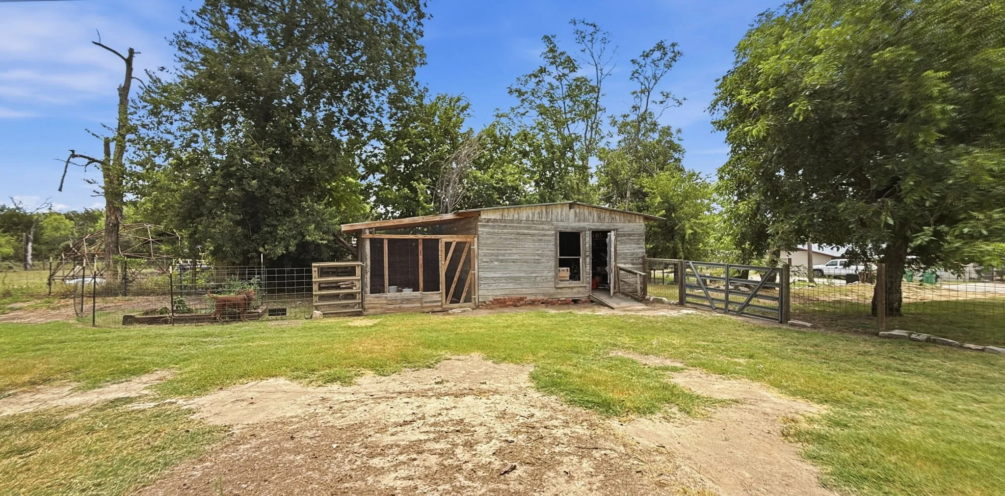Single Family Residence For Sale in Hamilton County , 417 W Gentry Street, Hamilton, Texas 76531, 3 Bedroom, 2 Bathroom, Garage spaces, 1,264 Sqft, built in 1950, mls#21325947, Real Estate Agent in Hamilton, Homes For Sale in Hamilton county, Homes For Sale in Hamilton, Realtor in Hamilton Texas, Real Estate Brokerage Independent Realty Texas, Luminita Cordes Realtor