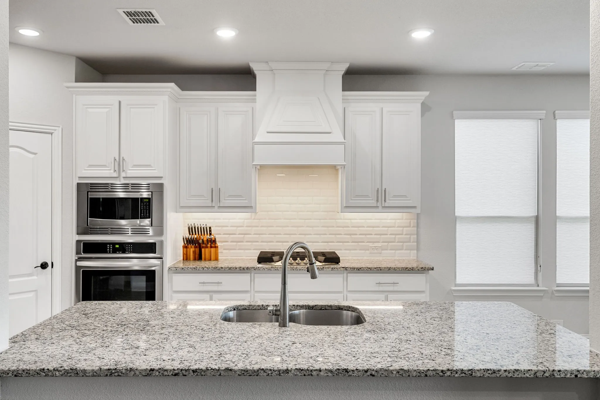 Single Family Residence For Sale in Denton County , 9004 Lavon Lane, Denton, Texas 76226, 5 Bedroom, 4 Bathroom, 3 Garage spaces, 3,431 Sqft, built in 2020, mls#21325716, Real Estate Agent in Denton, Homes For Sale in Denton county, Homes For Sale in Denton, Realtor in Denton Texas, Real Estate Brokerage Independent Realty Texas, Luminita Cordes Realtor