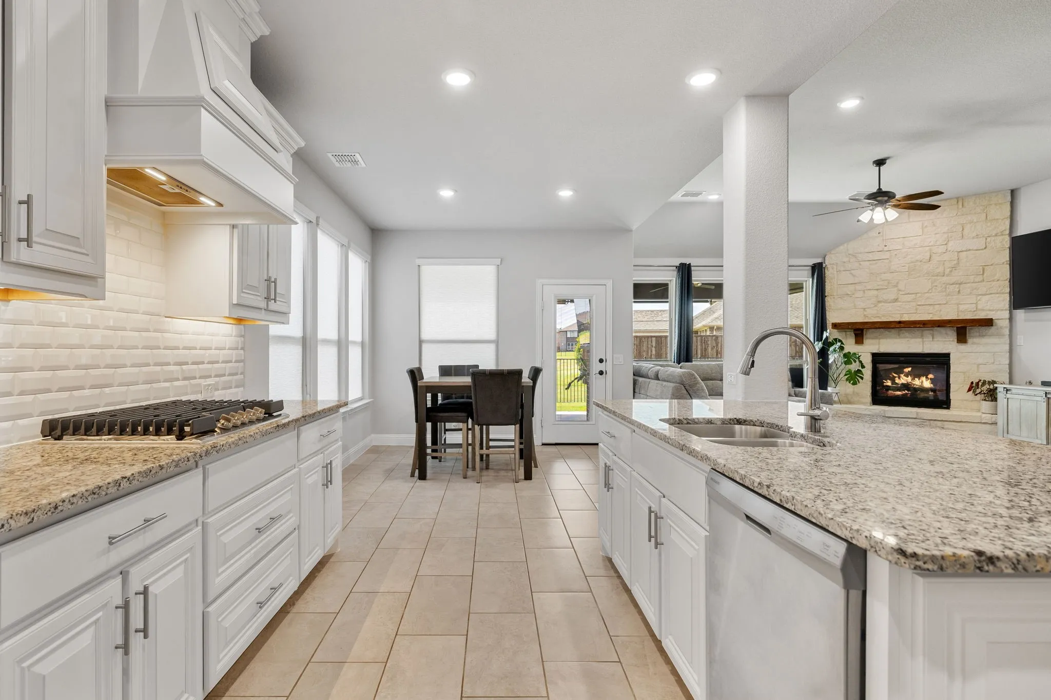 Single Family Residence For Sale in Denton County , 9004 Lavon Lane, Denton, Texas 76226, 5 Bedroom, 4 Bathroom, 3 Garage spaces, 3,431 Sqft, built in 2020, mls#21325716, Real Estate Agent in Denton, Homes For Sale in Denton county, Homes For Sale in Denton, Realtor in Denton Texas, Real Estate Brokerage Independent Realty Texas, Luminita Cordes Realtor