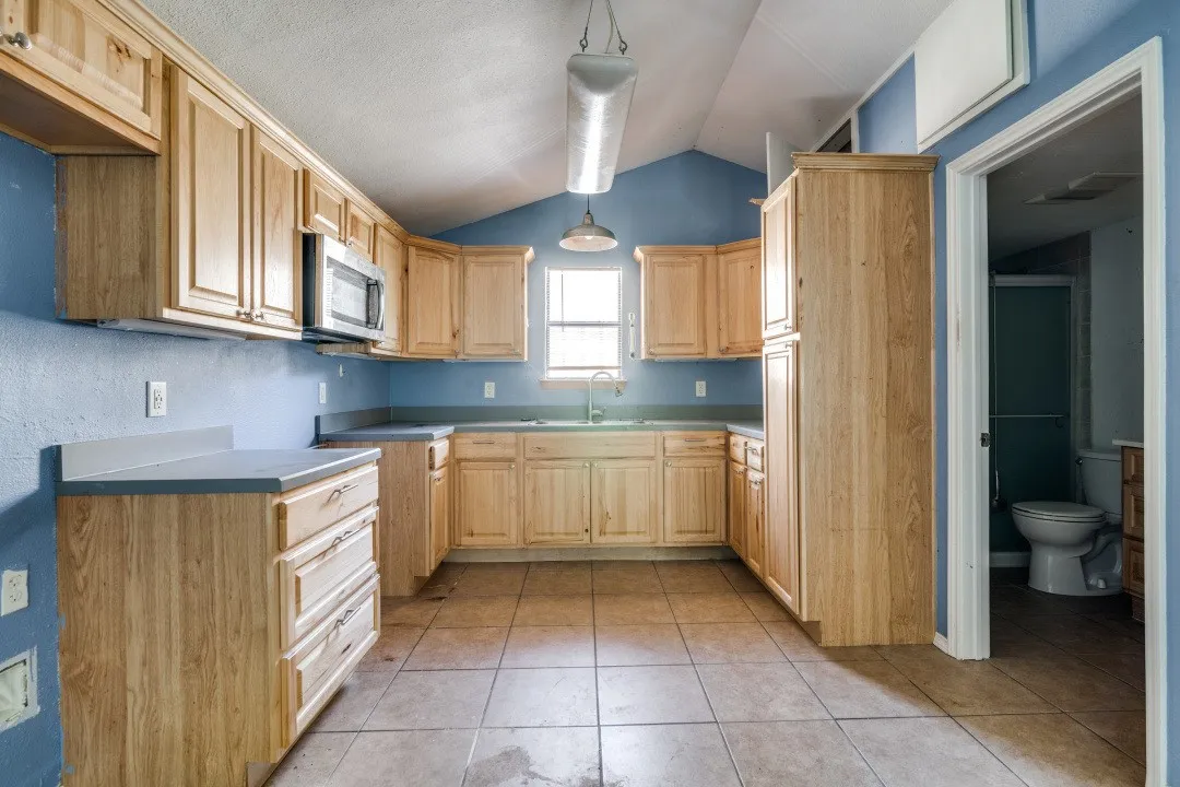 Single Family Residence For Sale in Rains County , 1525 Rs County Road 1490, Point, Texas 75472, 1 Bedroom, 1 Bathroom, 10 Garage spaces, 896 Sqft, built in 2001, Price $370,000, mls#21325464, Real Estate Agent in Point, Homes For Sale in Rains county, Homes For Sale in Point, Realtor in Point Texas, Real Estate Brokerage Independent Realty Texas, Luminita Cordes Realtor