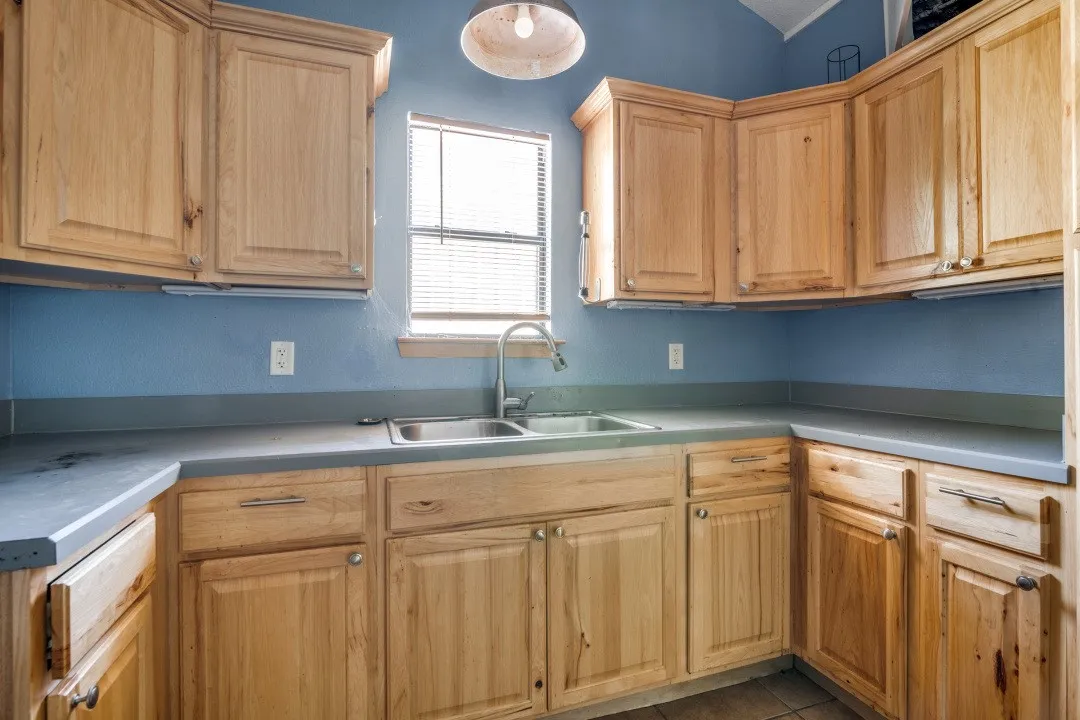 Single Family Residence For Sale in Rains County , 1525 Rs County Road 1490, Point, Texas 75472, 1 Bedroom, 1 Bathroom, 10 Garage spaces, 896 Sqft, built in 2001, Price $370,000, mls#21325464, Real Estate Agent in Point, Homes For Sale in Rains county, Homes For Sale in Point, Realtor in Point Texas, Real Estate Brokerage Independent Realty Texas, Luminita Cordes Realtor