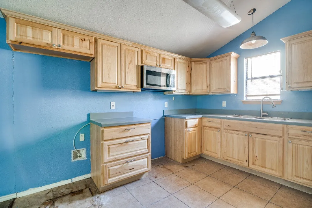 Single Family Residence For Sale in Rains County , 1525 Rs County Road 1490, Point, Texas 75472, 1 Bedroom, 1 Bathroom, 10 Garage spaces, 896 Sqft, built in 2001, Price $370,000, mls#21325464, Real Estate Agent in Point, Homes For Sale in Rains county, Homes For Sale in Point, Realtor in Point Texas, Real Estate Brokerage Independent Realty Texas, Luminita Cordes Realtor