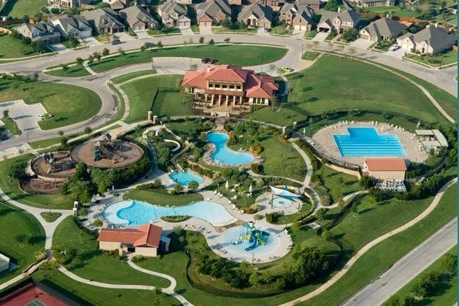 Heritage community amenities include multiple resort-style pools, recreation areas, green space and a community clubhouse.