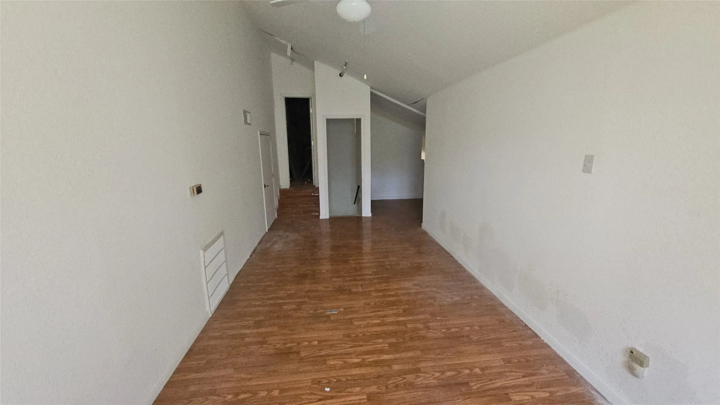 Single Family Residence For Sale in Denton County , 1121 Thornridge Circle, Argyle, Texas 76226, 3 Bedroom, 3 Bathroom, 3 Garage spaces, 3,936 Sqft, built in 1985, mls#21302512, Real Estate Agent in Argyle, Homes For Sale in Denton county, Homes For Sale in Argyle, Realtor in Argyle Texas, Real Estate Brokerage Independent Realty Texas, Luminita Cordes Realtor