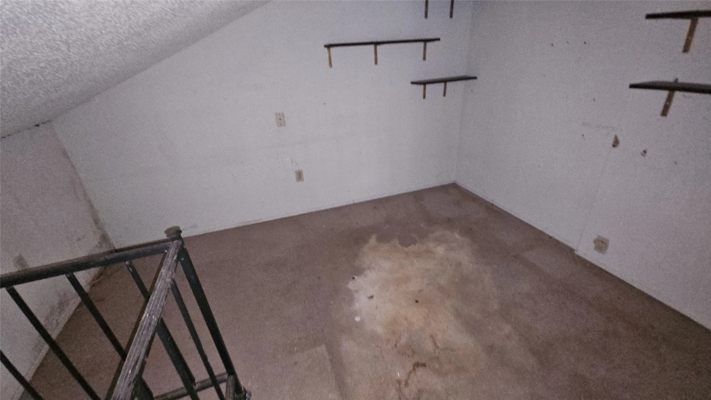 Single Family Residence For Sale in Denton County , 1121 Thornridge Circle, Argyle, Texas 76226, 3 Bedroom, 3 Bathroom, 3 Garage spaces, 3,936 Sqft, built in 1985, mls#21302512, Real Estate Agent in Argyle, Homes For Sale in Denton county, Homes For Sale in Argyle, Realtor in Argyle Texas, Real Estate Brokerage Independent Realty Texas, Luminita Cordes Realtor