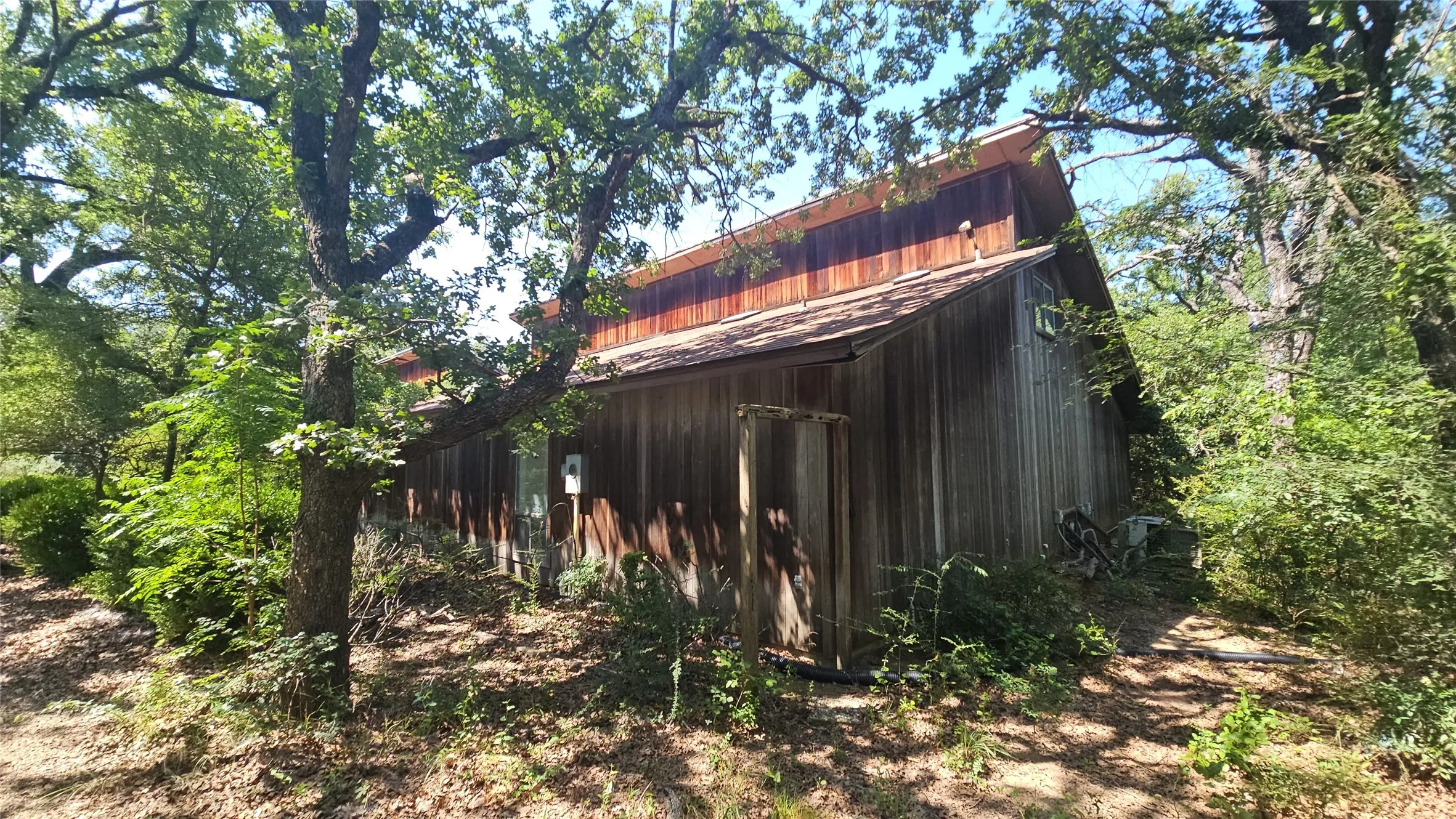 Single Family Residence For Sale in Denton County , 1121 Thornridge Circle, Argyle, Texas 76226, 3 Bedroom, 3 Bathroom, 3 Garage spaces, 3,936 Sqft, built in 1985, mls#21302512, Real Estate Agent in Argyle, Homes For Sale in Denton county, Homes For Sale in Argyle, Realtor in Argyle Texas, Real Estate Brokerage Independent Realty Texas, Luminita Cordes Realtor