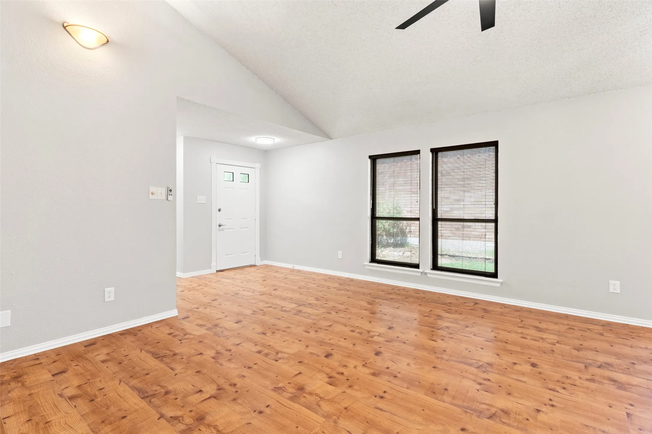 Single Family Residence For Sale in Denton County , 217 Teakwood Lane, Lewisville, Texas 75067, 2 Bedroom, 2 Bathroom, Garage spaces, 1,338 Sqft, built in 1983, mls#21325964, Real Estate Agent in Lewisville, Homes For Sale in Denton county, Homes For Sale in Lewisville, Realtor in Lewisville Texas, Real Estate Brokerage Independent Realty Texas, Luminita Cordes Realtor