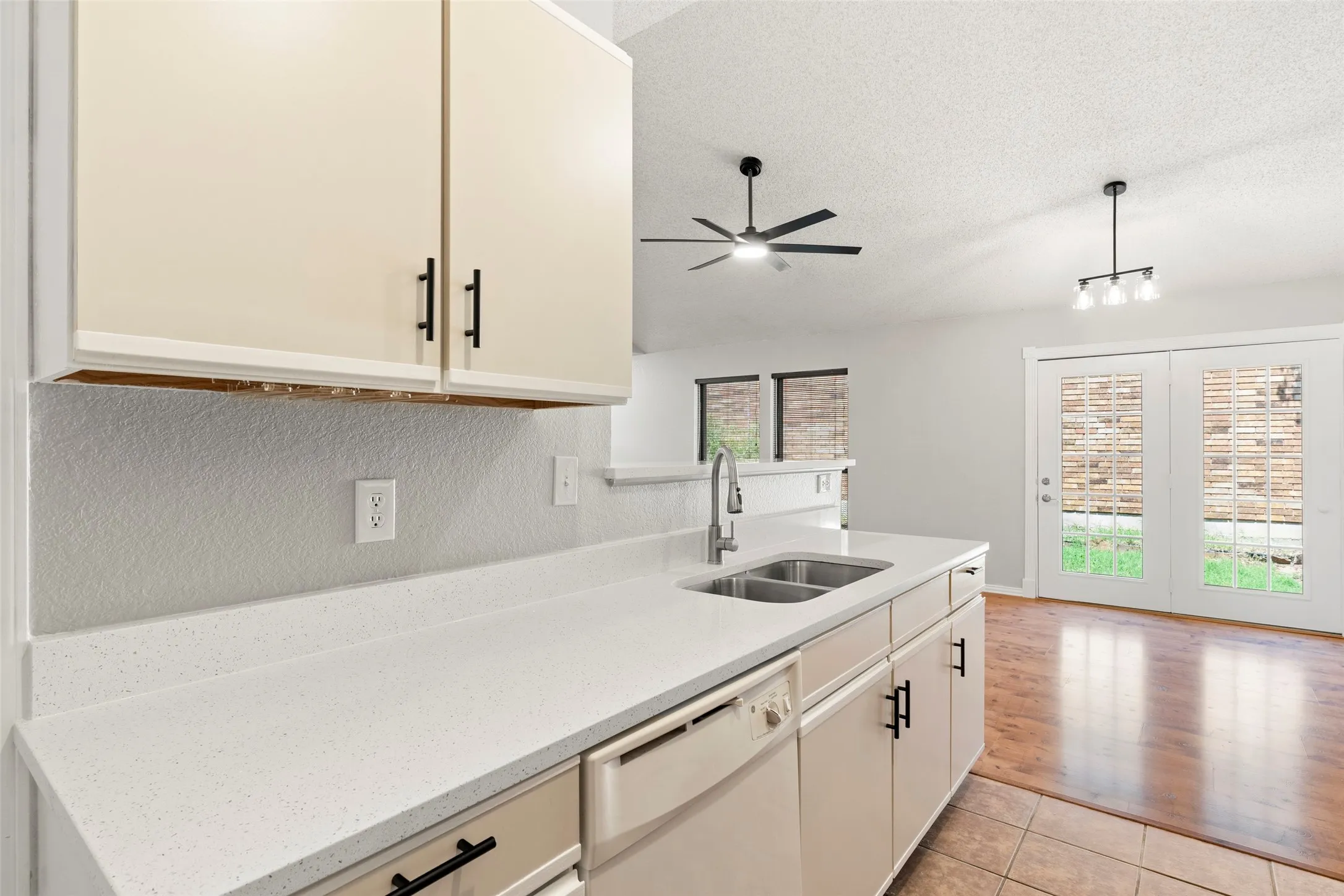 Single Family Residence For Sale in Denton County , 217 Teakwood Lane, Lewisville, Texas 75067, 2 Bedroom, 2 Bathroom, Garage spaces, 1,338 Sqft, built in 1983, mls#21325964, Real Estate Agent in Lewisville, Homes For Sale in Denton county, Homes For Sale in Lewisville, Realtor in Lewisville Texas, Real Estate Brokerage Independent Realty Texas, Luminita Cordes Realtor
