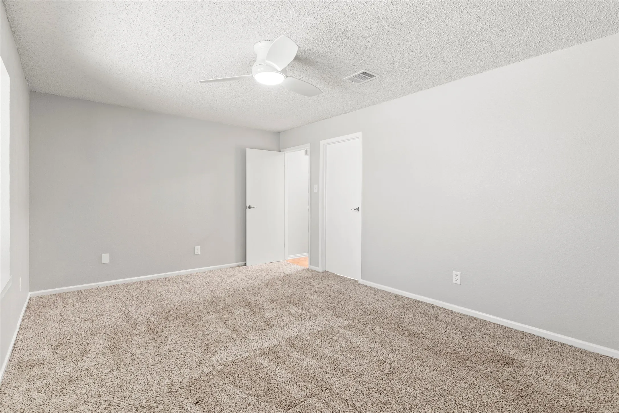 Single Family Residence For Sale in Denton County , 217 Teakwood Lane, Lewisville, Texas 75067, 2 Bedroom, 2 Bathroom, Garage spaces, 1,338 Sqft, built in 1983, mls#21325964, Real Estate Agent in Lewisville, Homes For Sale in Denton county, Homes For Sale in Lewisville, Realtor in Lewisville Texas, Real Estate Brokerage Independent Realty Texas, Luminita Cordes Realtor