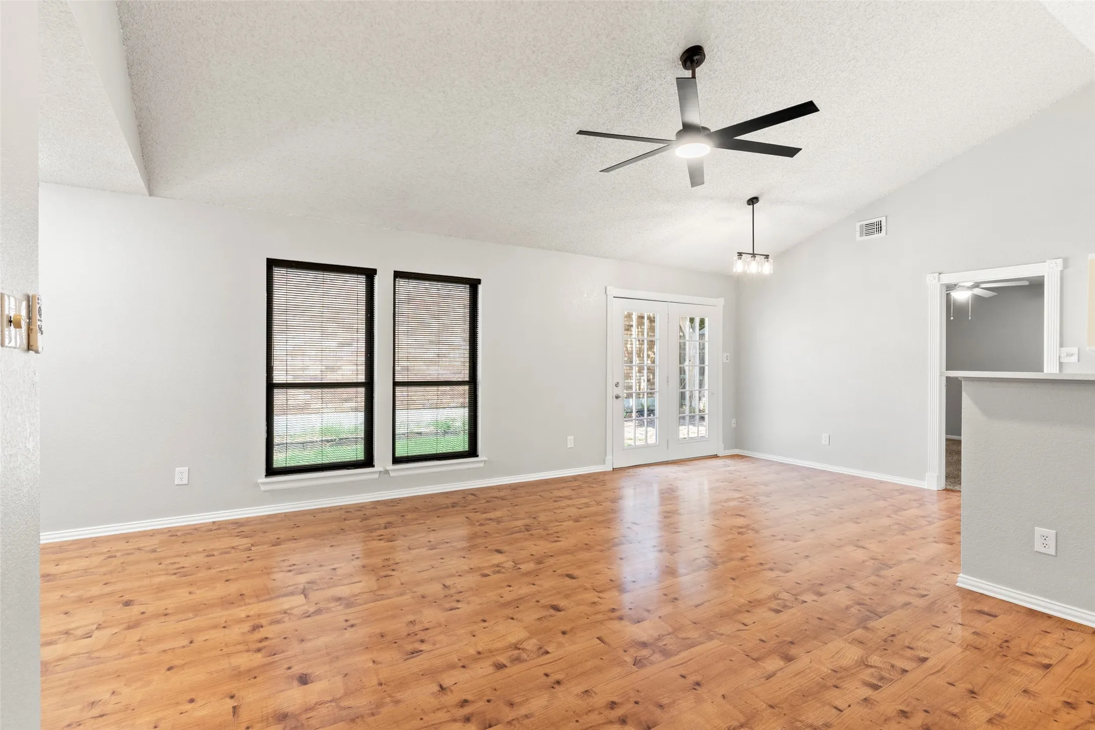 Single Family Residence For Sale in Denton County , 217 Teakwood Lane, Lewisville, Texas 75067, 2 Bedroom, 2 Bathroom, Garage spaces, 1,338 Sqft, built in 1983, mls#21325964, Real Estate Agent in Lewisville, Homes For Sale in Denton county, Homes For Sale in Lewisville, Realtor in Lewisville Texas, Real Estate Brokerage Independent Realty Texas, Luminita Cordes Realtor