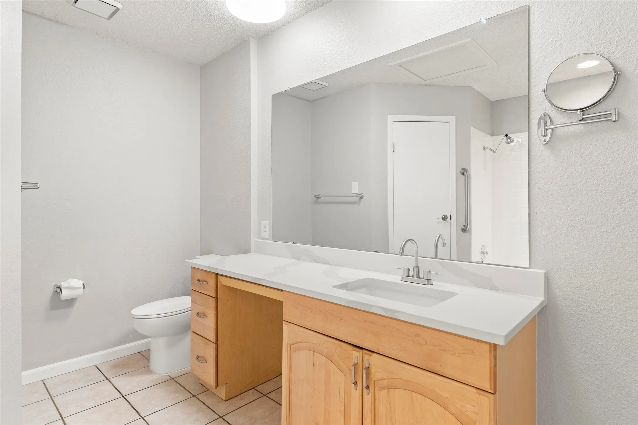 Single Family Residence For Sale in Denton County , 217 Teakwood Lane, Lewisville, Texas 75067, 2 Bedroom, 2 Bathroom, Garage spaces, 1,338 Sqft, built in 1983, mls#21325964, Real Estate Agent in Lewisville, Homes For Sale in Denton county, Homes For Sale in Lewisville, Realtor in Lewisville Texas, Real Estate Brokerage Independent Realty Texas, Luminita Cordes Realtor