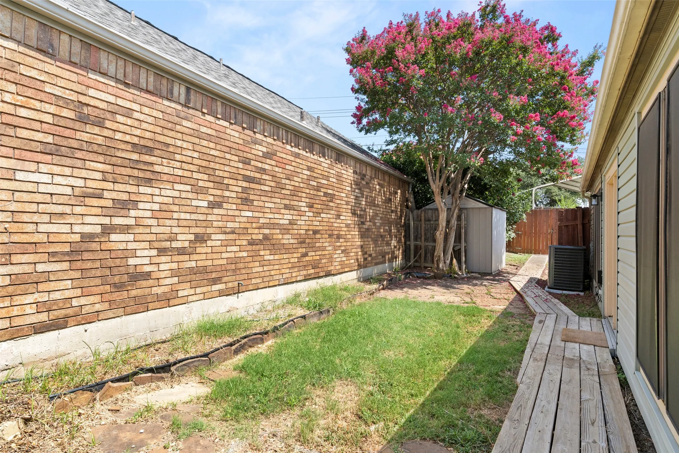 Single Family Residence For Sale in Denton County , 217 Teakwood Lane, Lewisville, Texas 75067, 2 Bedroom, 2 Bathroom, Garage spaces, 1,338 Sqft, built in 1983, mls#21325964, Real Estate Agent in Lewisville, Homes For Sale in Denton county, Homes For Sale in Lewisville, Realtor in Lewisville Texas, Real Estate Brokerage Independent Realty Texas, Luminita Cordes Realtor