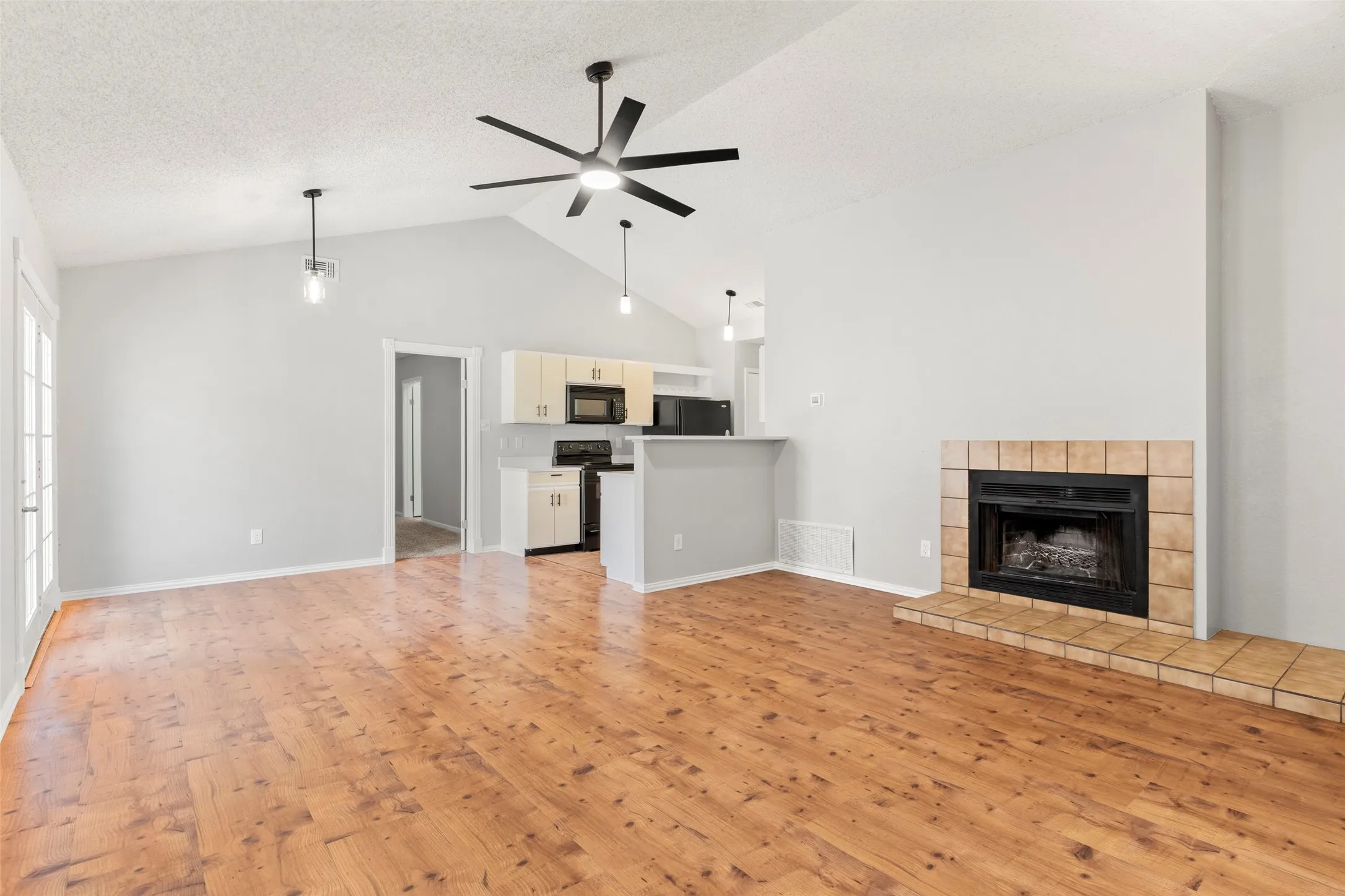 Single Family Residence For Sale in Denton County , 217 Teakwood Lane, Lewisville, Texas 75067, 2 Bedroom, 2 Bathroom, Garage spaces, 1,338 Sqft, built in 1983, mls#21325964, Real Estate Agent in Lewisville, Homes For Sale in Denton county, Homes For Sale in Lewisville, Realtor in Lewisville Texas, Real Estate Brokerage Independent Realty Texas, Luminita Cordes Realtor