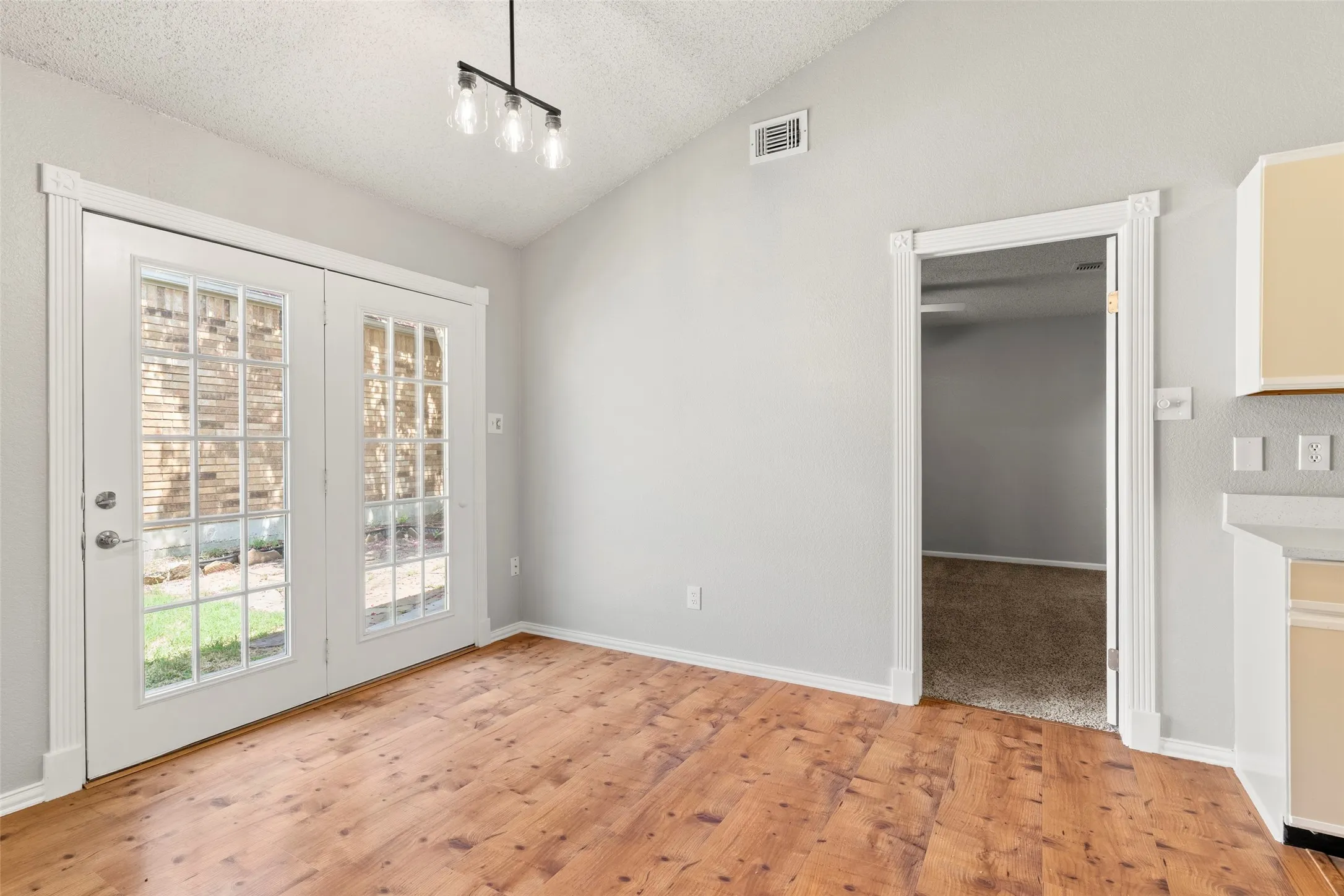Single Family Residence For Sale in Denton County , 217 Teakwood Lane, Lewisville, Texas 75067, 2 Bedroom, 2 Bathroom, Garage spaces, 1,338 Sqft, built in 1983, mls#21325964, Real Estate Agent in Lewisville, Homes For Sale in Denton county, Homes For Sale in Lewisville, Realtor in Lewisville Texas, Real Estate Brokerage Independent Realty Texas, Luminita Cordes Realtor