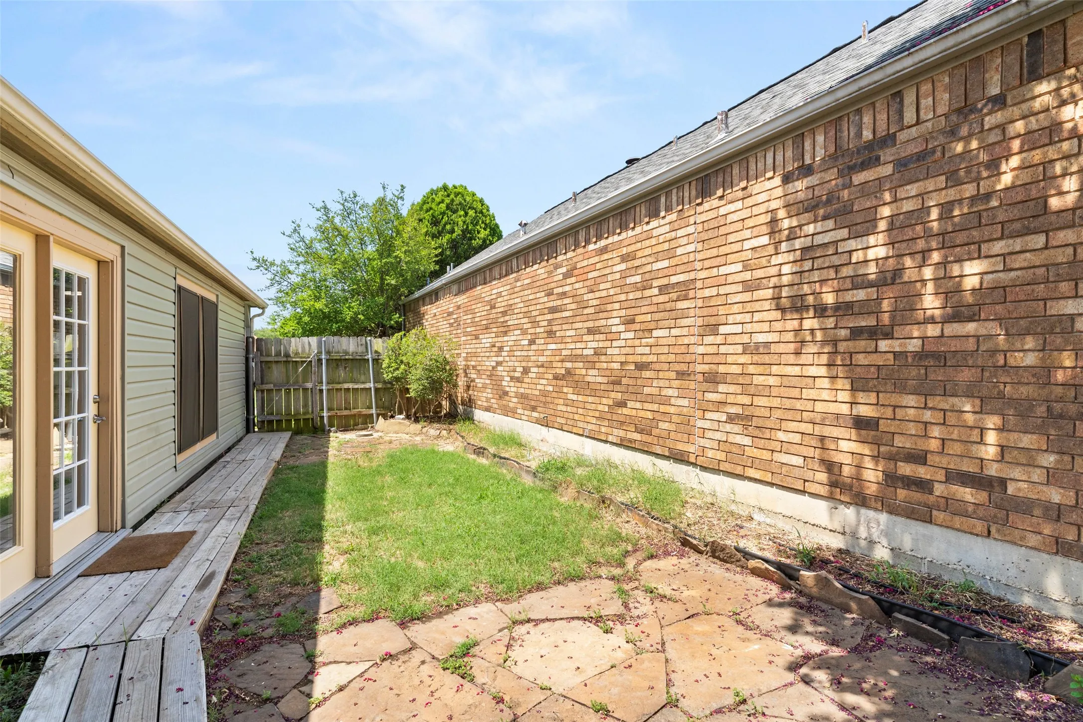 Single Family Residence For Sale in Denton County , 217 Teakwood Lane, Lewisville, Texas 75067, 2 Bedroom, 2 Bathroom, Garage spaces, 1,338 Sqft, built in 1983, mls#21325964, Real Estate Agent in Lewisville, Homes For Sale in Denton county, Homes For Sale in Lewisville, Realtor in Lewisville Texas, Real Estate Brokerage Independent Realty Texas, Luminita Cordes Realtor