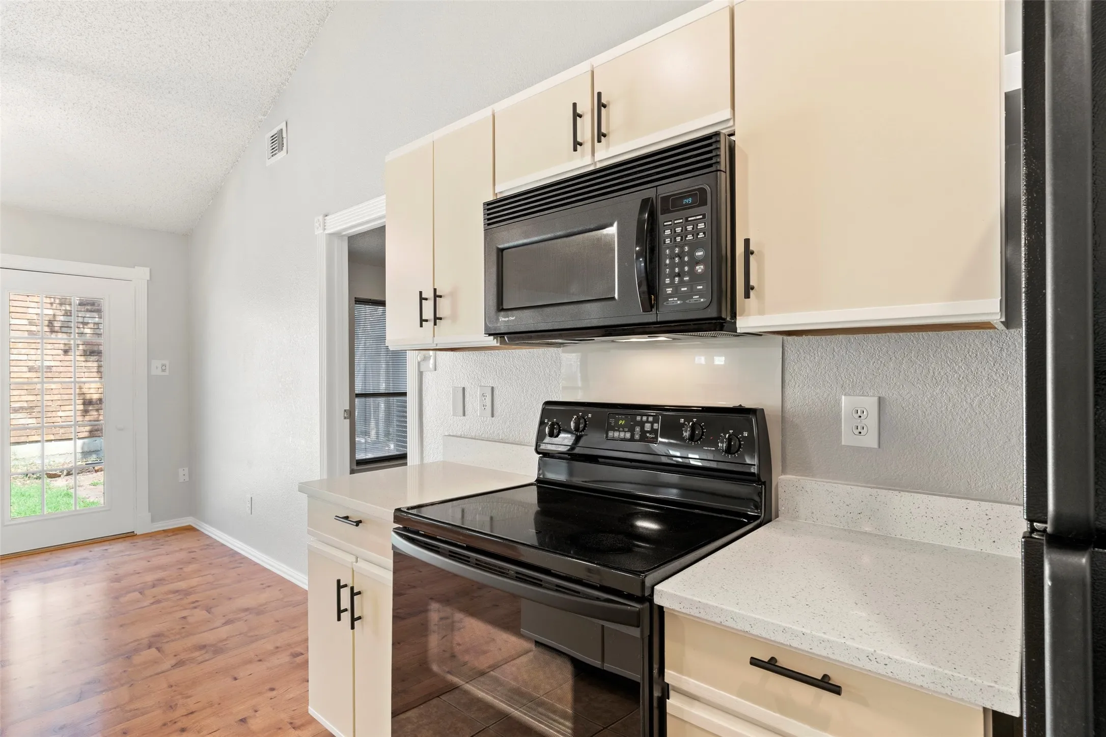 Single Family Residence For Sale in Denton County , 217 Teakwood Lane, Lewisville, Texas 75067, 2 Bedroom, 2 Bathroom, Garage spaces, 1,338 Sqft, built in 1983, mls#21325964, Real Estate Agent in Lewisville, Homes For Sale in Denton county, Homes For Sale in Lewisville, Realtor in Lewisville Texas, Real Estate Brokerage Independent Realty Texas, Luminita Cordes Realtor