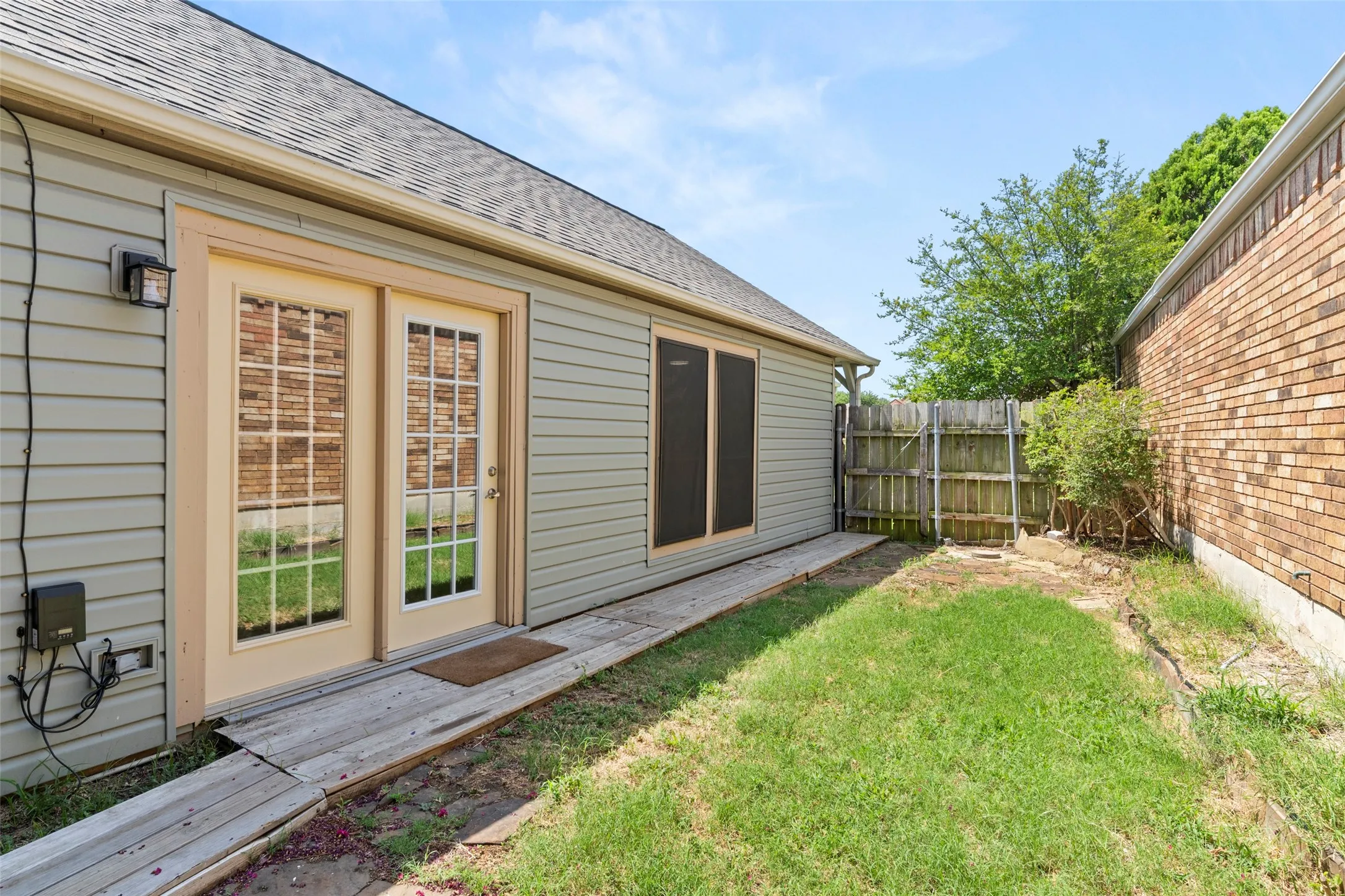 Single Family Residence For Sale in Denton County , 217 Teakwood Lane, Lewisville, Texas 75067, 2 Bedroom, 2 Bathroom, Garage spaces, 1,338 Sqft, built in 1983, mls#21325964, Real Estate Agent in Lewisville, Homes For Sale in Denton county, Homes For Sale in Lewisville, Realtor in Lewisville Texas, Real Estate Brokerage Independent Realty Texas, Luminita Cordes Realtor