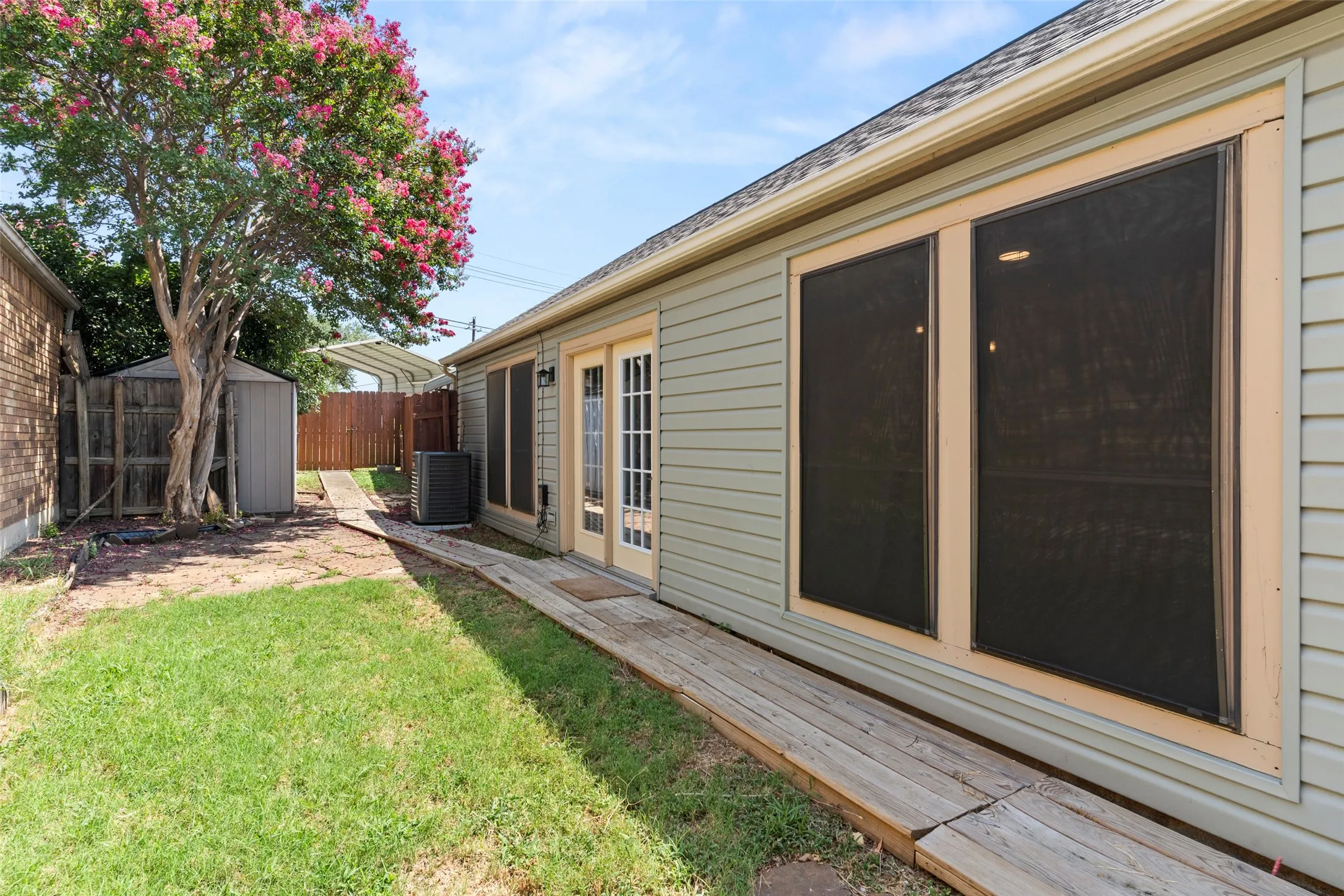 Single Family Residence For Sale in Denton County , 217 Teakwood Lane, Lewisville, Texas 75067, 2 Bedroom, 2 Bathroom, Garage spaces, 1,338 Sqft, built in 1983, mls#21325964, Real Estate Agent in Lewisville, Homes For Sale in Denton county, Homes For Sale in Lewisville, Realtor in Lewisville Texas, Real Estate Brokerage Independent Realty Texas, Luminita Cordes Realtor