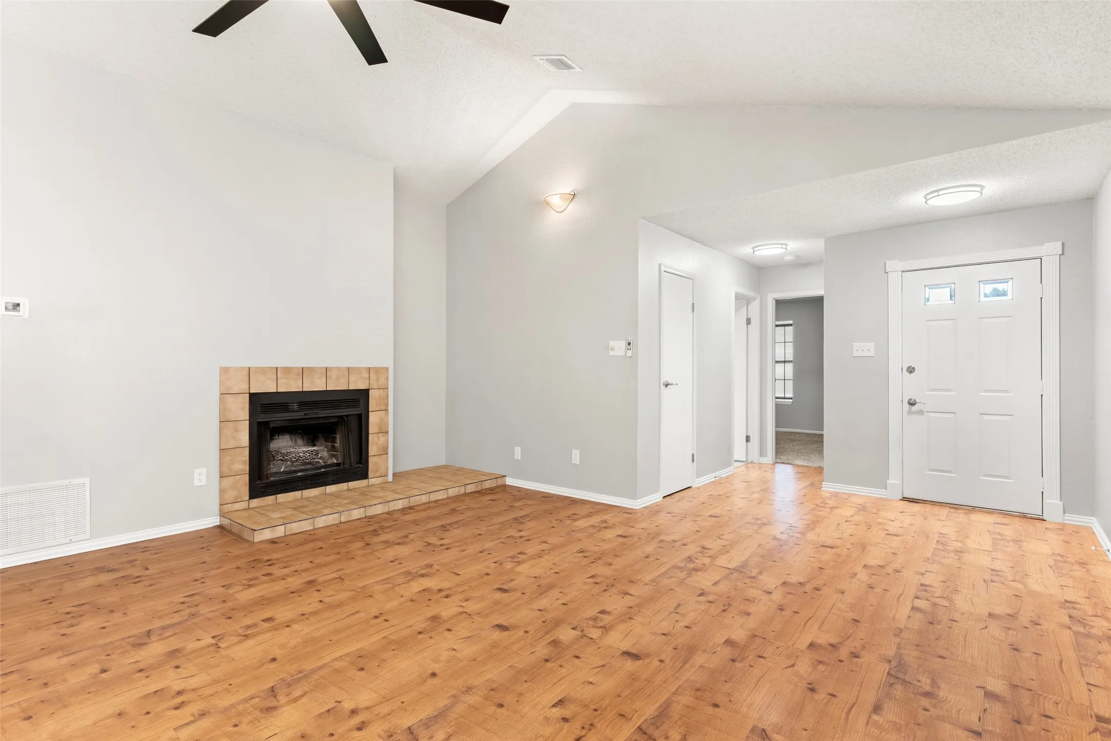 Single Family Residence For Sale in Denton County , 217 Teakwood Lane, Lewisville, Texas 75067, 2 Bedroom, 2 Bathroom, Garage spaces, 1,338 Sqft, built in 1983, mls#21325964, Real Estate Agent in Lewisville, Homes For Sale in Denton county, Homes For Sale in Lewisville, Realtor in Lewisville Texas, Real Estate Brokerage Independent Realty Texas, Luminita Cordes Realtor