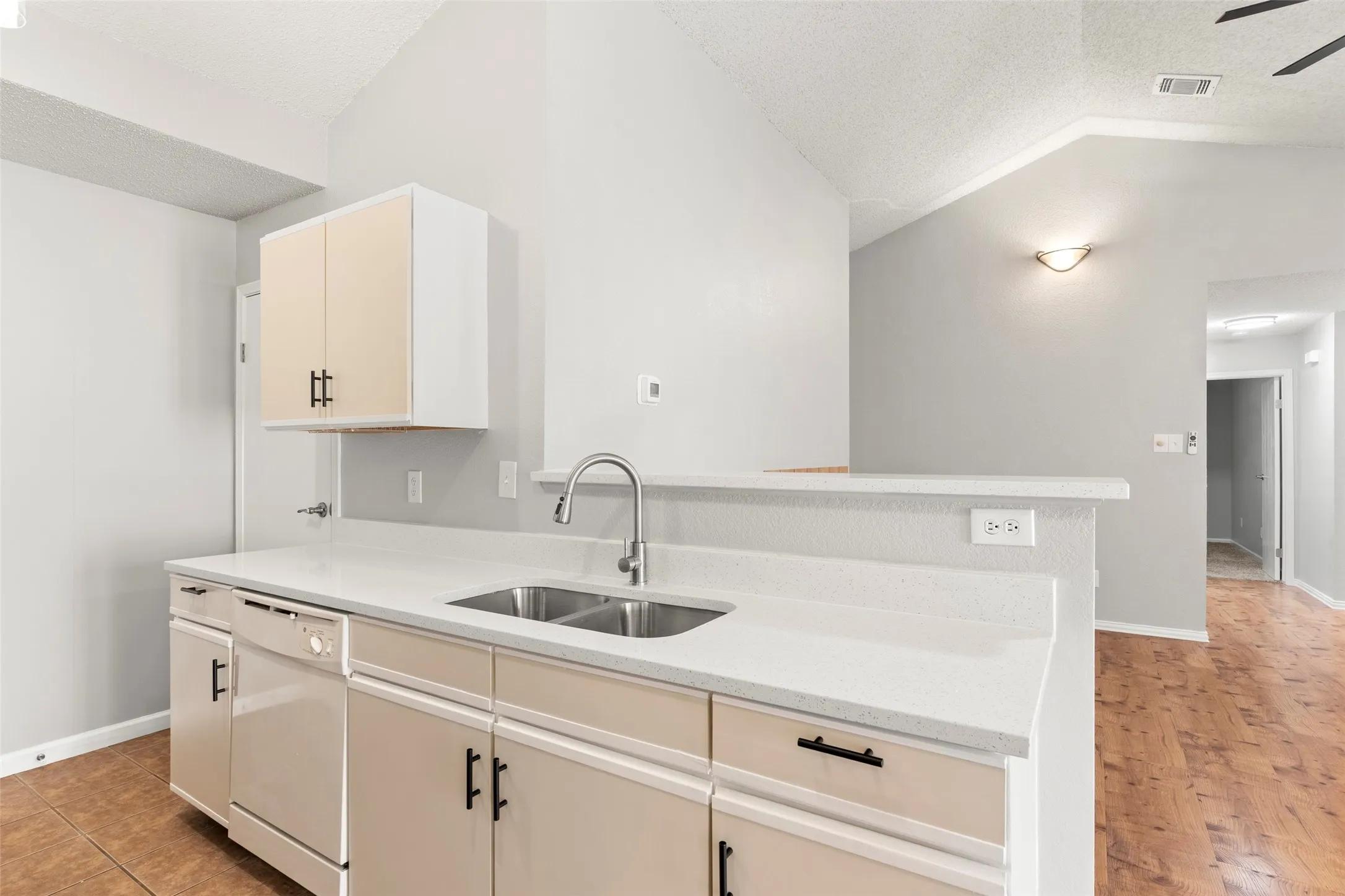 Single Family Residence For Sale in Denton County , 217 Teakwood Lane, Lewisville, Texas 75067, 2 Bedroom, 2 Bathroom, Garage spaces, 1,338 Sqft, built in 1983, mls#21325964, Real Estate Agent in Lewisville, Homes For Sale in Denton county, Homes For Sale in Lewisville, Realtor in Lewisville Texas, Real Estate Brokerage Independent Realty Texas, Luminita Cordes Realtor