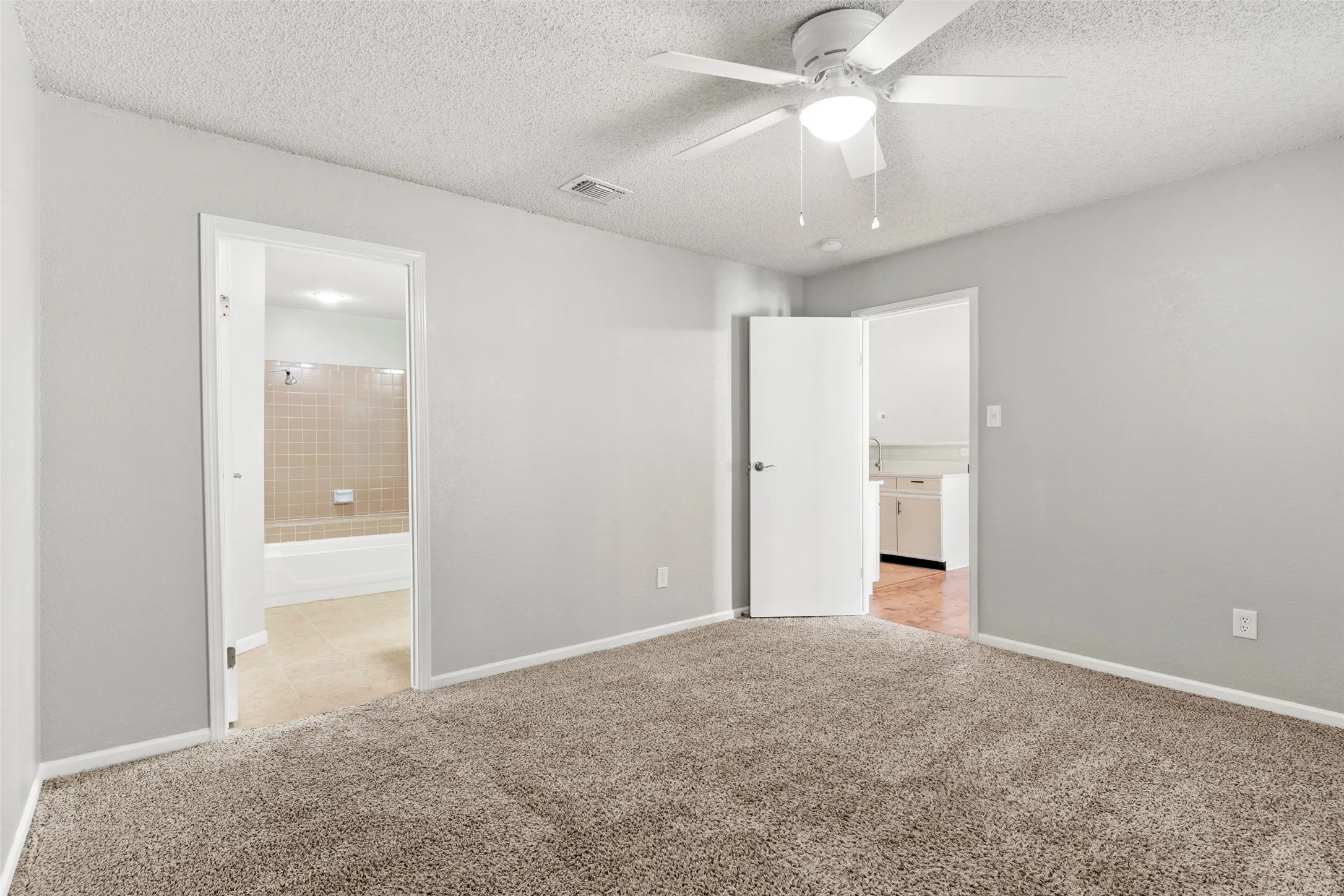 Single Family Residence For Sale in Denton County , 217 Teakwood Lane, Lewisville, Texas 75067, 2 Bedroom, 2 Bathroom, Garage spaces, 1,338 Sqft, built in 1983, mls#21325964, Real Estate Agent in Lewisville, Homes For Sale in Denton county, Homes For Sale in Lewisville, Realtor in Lewisville Texas, Real Estate Brokerage Independent Realty Texas, Luminita Cordes Realtor