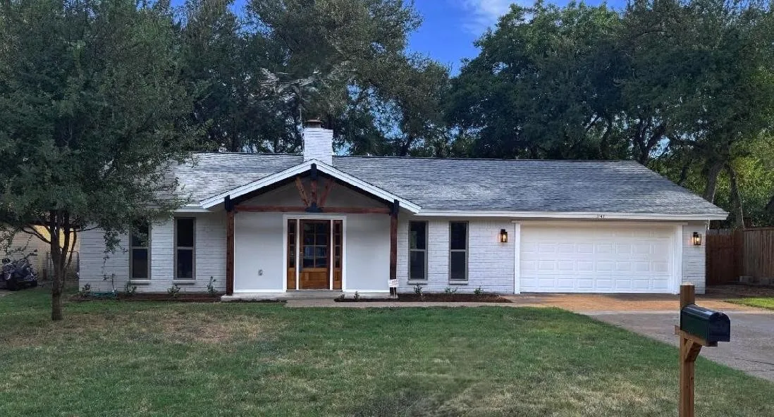 Single Family Residence For Sale in Tarrant County , 1141 Henson Drive, Hurst, Texas 76053, 4 Bedroom, 2 Bathroom, 2 Garage spaces, 1,967 Sqft, built in 1970, mls#21325971, Real Estate Agent in Hurst, Homes For Sale in Tarrant county, Homes For Sale in Hurst, Realtor in Hurst Texas, Real Estate Brokerage Independent Realty Texas, Luminita Cordes Realtor
