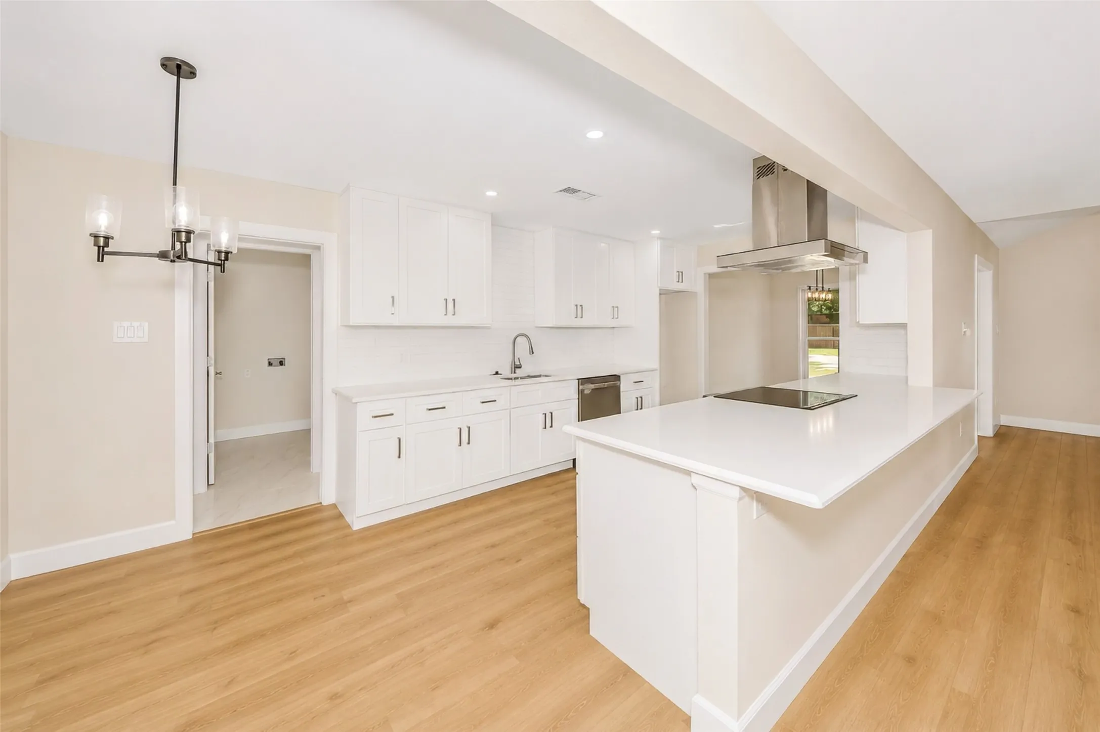 Single Family Residence For Sale in Tarrant County , 1141 Henson Drive, Hurst, Texas 76053, 4 Bedroom, 2 Bathroom, 2 Garage spaces, 1,967 Sqft, built in 1970, mls#21325971, Real Estate Agent in Hurst, Homes For Sale in Tarrant county, Homes For Sale in Hurst, Realtor in Hurst Texas, Real Estate Brokerage Independent Realty Texas, Luminita Cordes Realtor