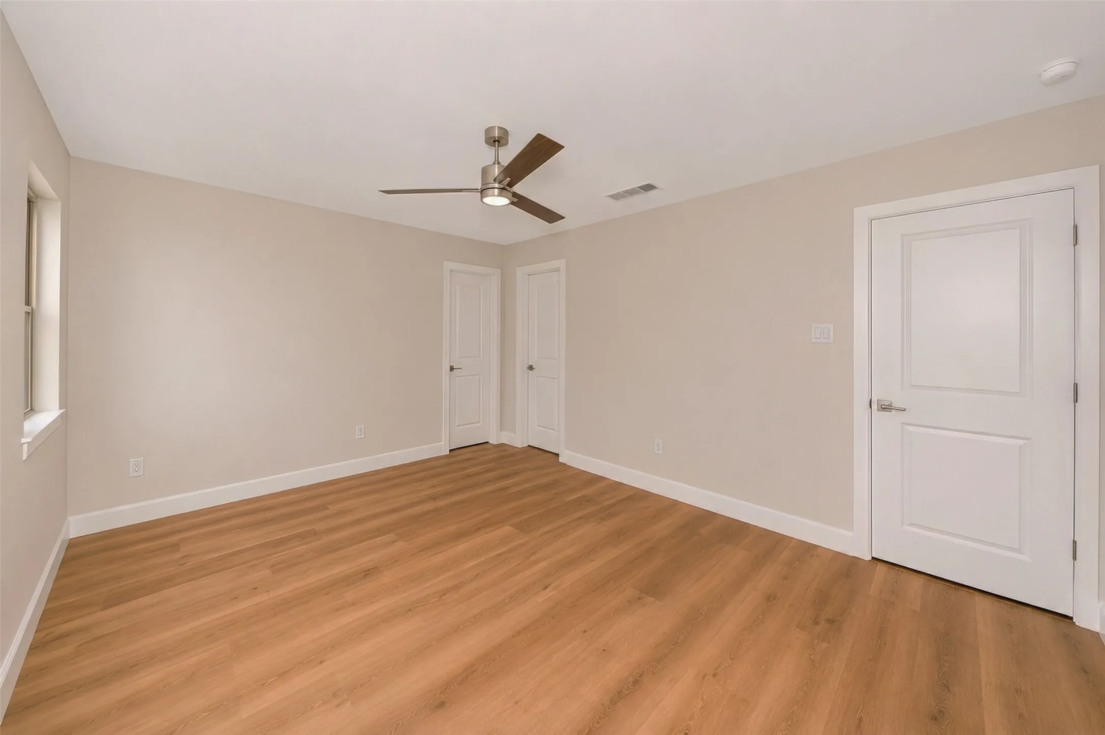 Single Family Residence For Sale in Tarrant County , 1141 Henson Drive, Hurst, Texas 76053, 4 Bedroom, 2 Bathroom, 2 Garage spaces, 1,967 Sqft, built in 1970, mls#21325971, Real Estate Agent in Hurst, Homes For Sale in Tarrant county, Homes For Sale in Hurst, Realtor in Hurst Texas, Real Estate Brokerage Independent Realty Texas, Luminita Cordes Realtor