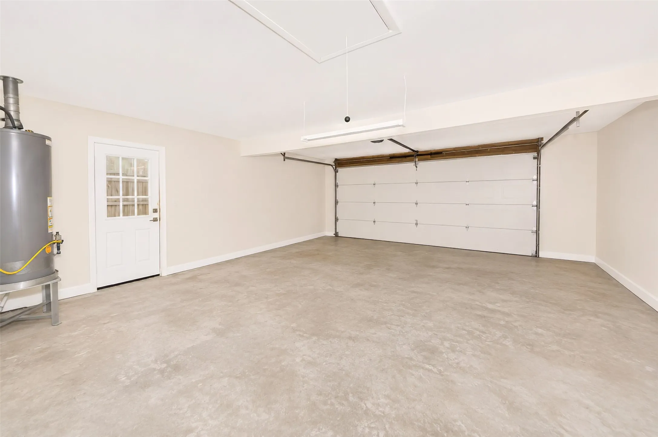 Single Family Residence For Sale in Tarrant County , 1141 Henson Drive, Hurst, Texas 76053, 4 Bedroom, 2 Bathroom, 2 Garage spaces, 1,967 Sqft, built in 1970, mls#21325971, Real Estate Agent in Hurst, Homes For Sale in Tarrant county, Homes For Sale in Hurst, Realtor in Hurst Texas, Real Estate Brokerage Independent Realty Texas, Luminita Cordes Realtor