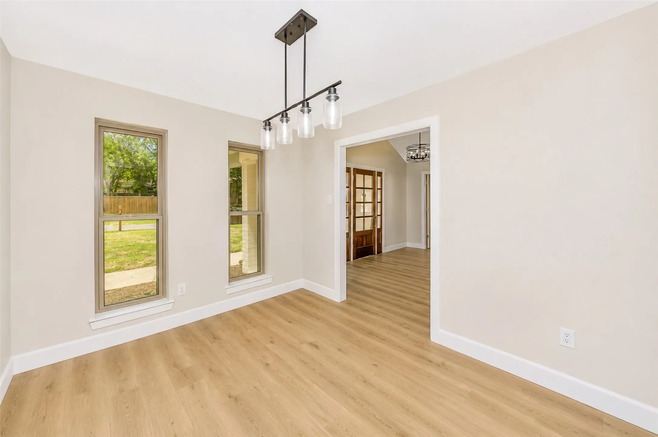 Single Family Residence For Sale in Tarrant County , 1141 Henson Drive, Hurst, Texas 76053, 4 Bedroom, 2 Bathroom, 2 Garage spaces, 1,967 Sqft, built in 1970, mls#21325971, Real Estate Agent in Hurst, Homes For Sale in Tarrant county, Homes For Sale in Hurst, Realtor in Hurst Texas, Real Estate Brokerage Independent Realty Texas, Luminita Cordes Realtor