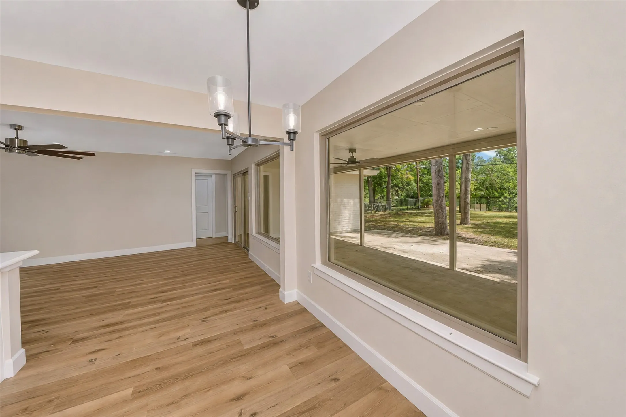 Single Family Residence For Sale in Tarrant County , 1141 Henson Drive, Hurst, Texas 76053, 4 Bedroom, 2 Bathroom, 2 Garage spaces, 1,967 Sqft, built in 1970, mls#21325971, Real Estate Agent in Hurst, Homes For Sale in Tarrant county, Homes For Sale in Hurst, Realtor in Hurst Texas, Real Estate Brokerage Independent Realty Texas, Luminita Cordes Realtor