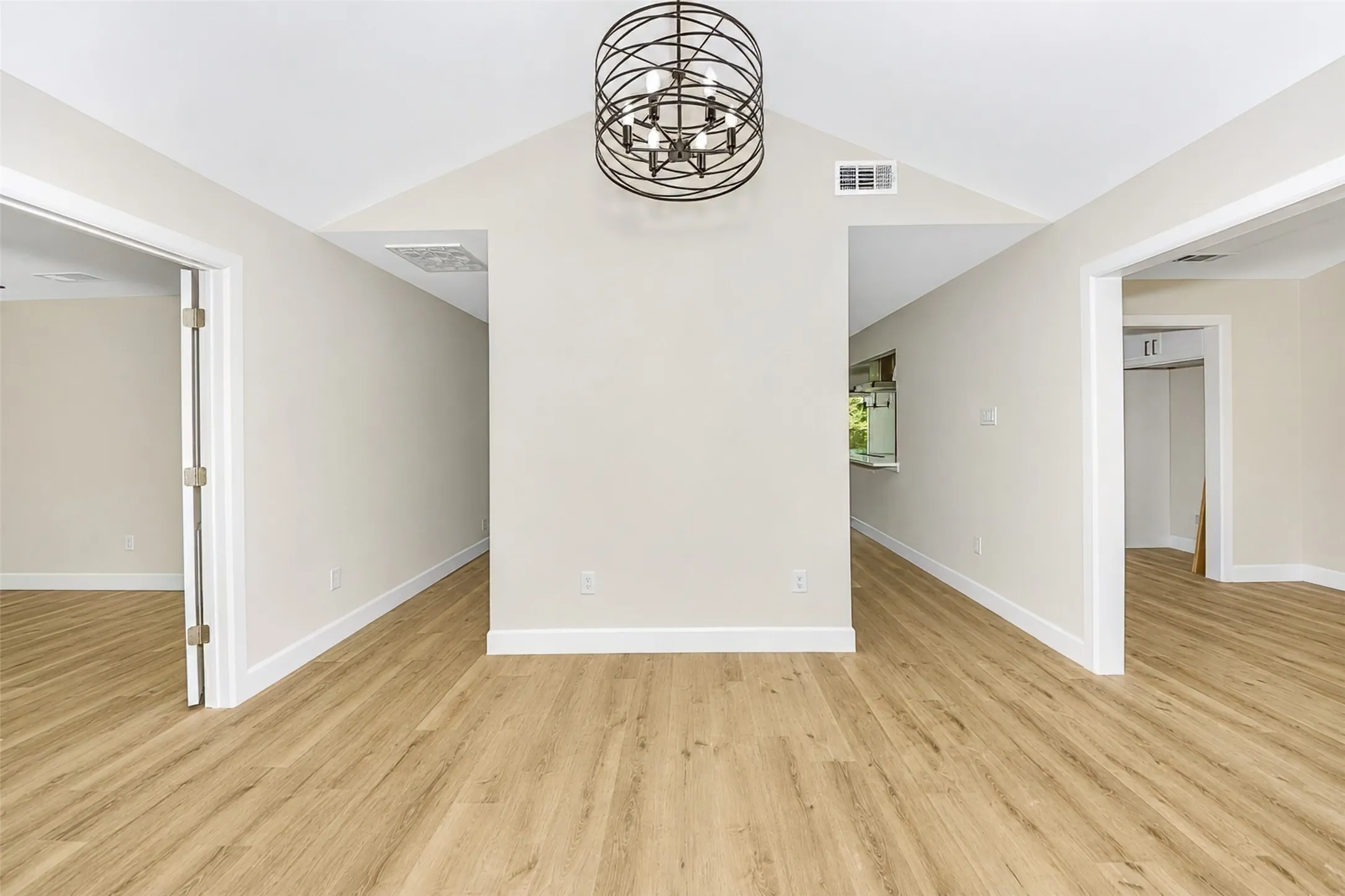 Single Family Residence For Sale in Tarrant County , 1141 Henson Drive, Hurst, Texas 76053, 4 Bedroom, 2 Bathroom, 2 Garage spaces, 1,967 Sqft, built in 1970, mls#21325971, Real Estate Agent in Hurst, Homes For Sale in Tarrant county, Homes For Sale in Hurst, Realtor in Hurst Texas, Real Estate Brokerage Independent Realty Texas, Luminita Cordes Realtor