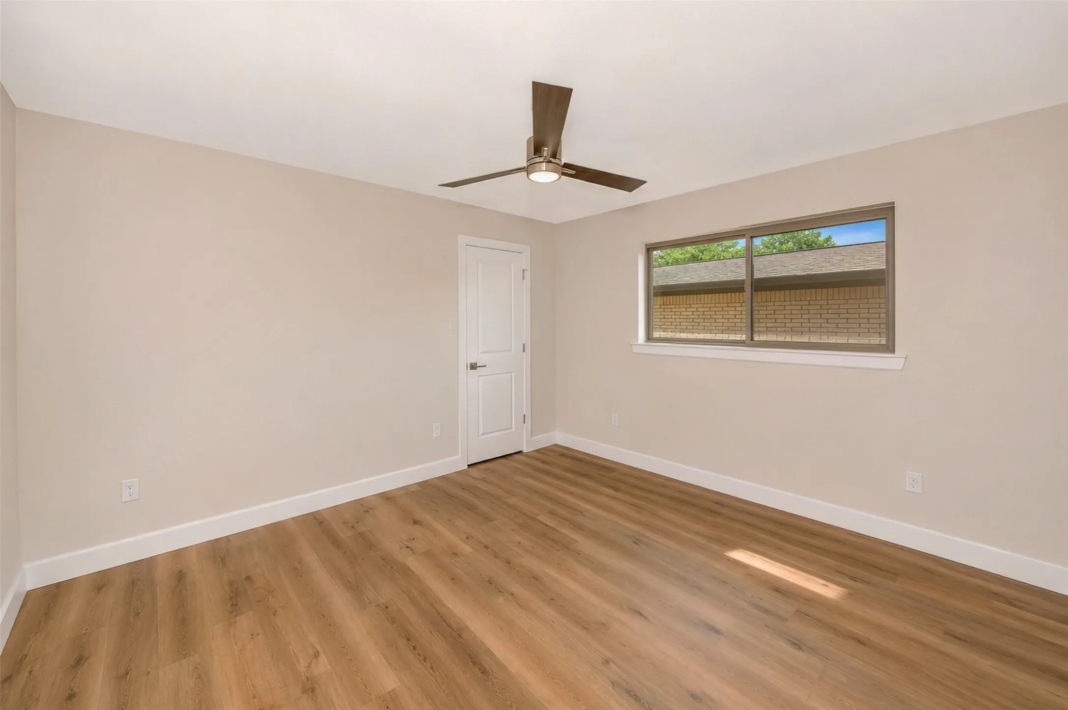 Single Family Residence For Sale in Tarrant County , 1141 Henson Drive, Hurst, Texas 76053, 4 Bedroom, 2 Bathroom, 2 Garage spaces, 1,967 Sqft, built in 1970, mls#21325971, Real Estate Agent in Hurst, Homes For Sale in Tarrant county, Homes For Sale in Hurst, Realtor in Hurst Texas, Real Estate Brokerage Independent Realty Texas, Luminita Cordes Realtor