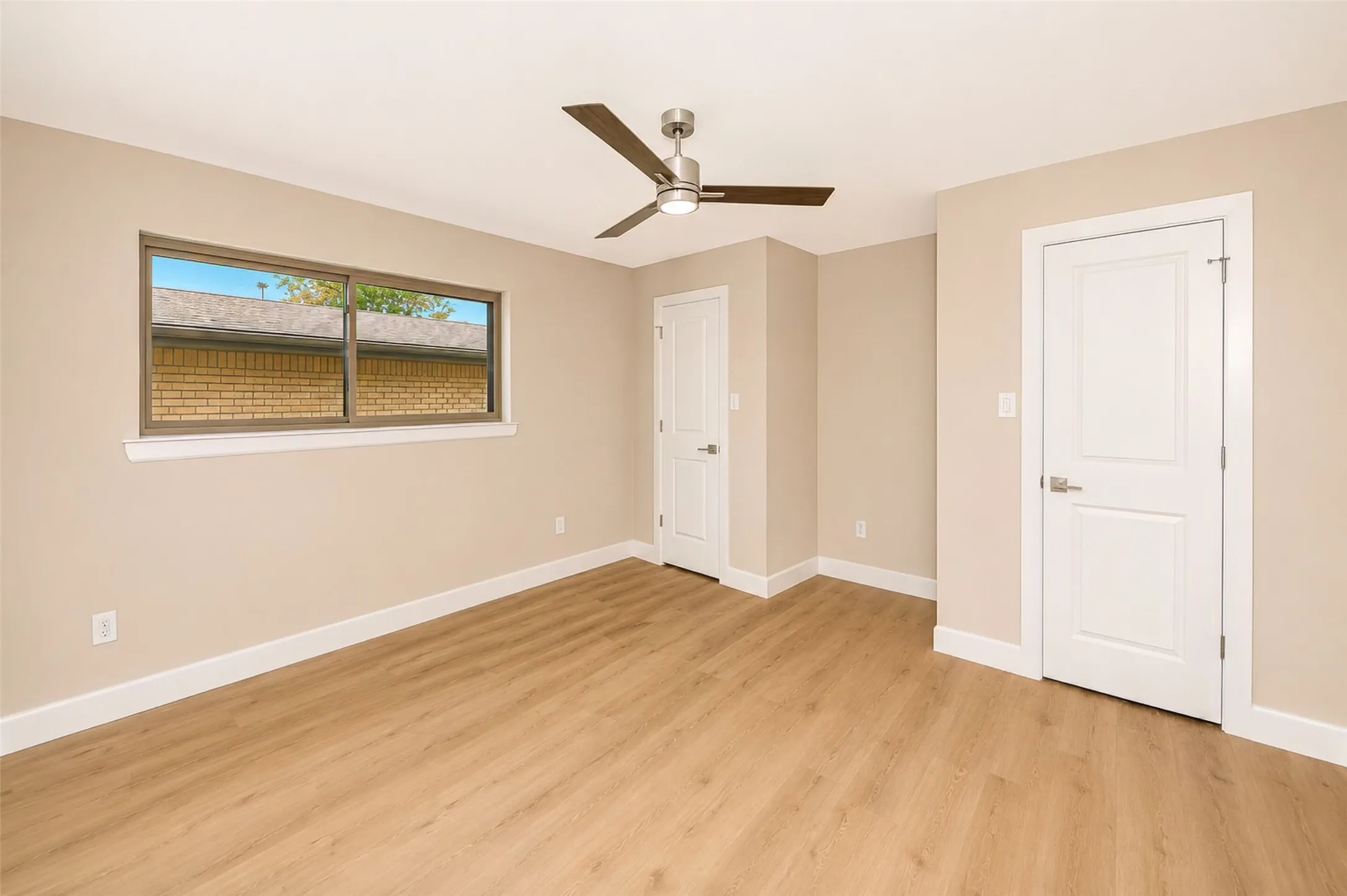 Single Family Residence For Sale in Tarrant County , 1141 Henson Drive, Hurst, Texas 76053, 4 Bedroom, 2 Bathroom, 2 Garage spaces, 1,967 Sqft, built in 1970, mls#21325971, Real Estate Agent in Hurst, Homes For Sale in Tarrant county, Homes For Sale in Hurst, Realtor in Hurst Texas, Real Estate Brokerage Independent Realty Texas, Luminita Cordes Realtor