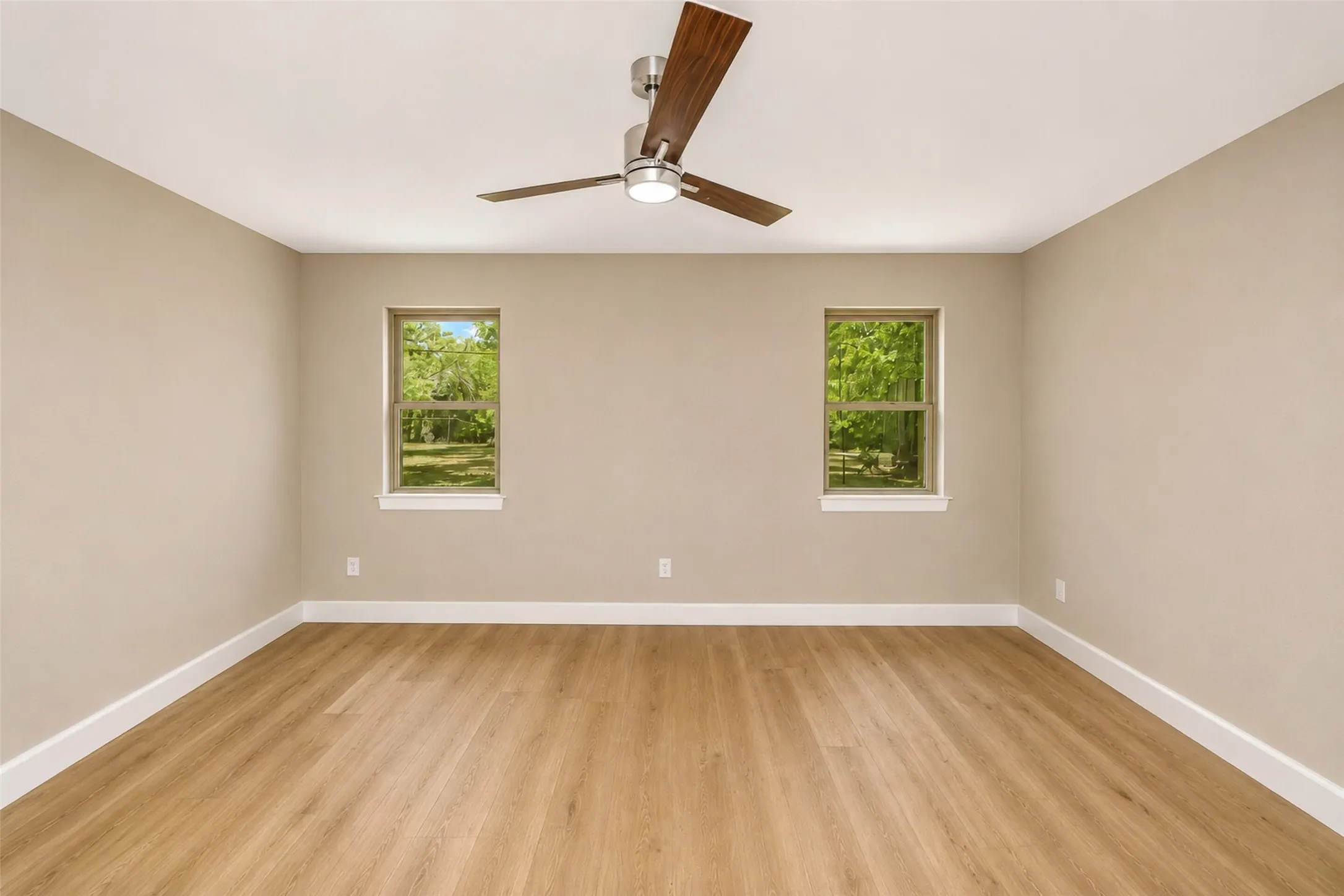 Single Family Residence For Sale in Tarrant County , 1141 Henson Drive, Hurst, Texas 76053, 4 Bedroom, 2 Bathroom, 2 Garage spaces, 1,967 Sqft, built in 1970, mls#21325971, Real Estate Agent in Hurst, Homes For Sale in Tarrant county, Homes For Sale in Hurst, Realtor in Hurst Texas, Real Estate Brokerage Independent Realty Texas, Luminita Cordes Realtor