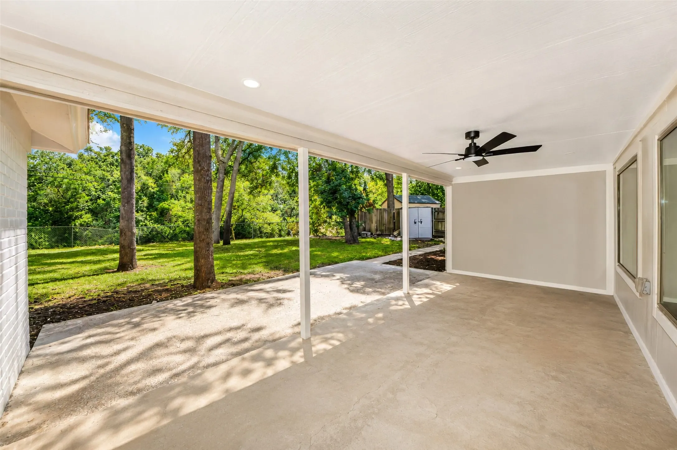 Single Family Residence For Sale in Tarrant County , 1141 Henson Drive, Hurst, Texas 76053, 4 Bedroom, 2 Bathroom, 2 Garage spaces, 1,967 Sqft, built in 1970, mls#21325971, Real Estate Agent in Hurst, Homes For Sale in Tarrant county, Homes For Sale in Hurst, Realtor in Hurst Texas, Real Estate Brokerage Independent Realty Texas, Luminita Cordes Realtor
