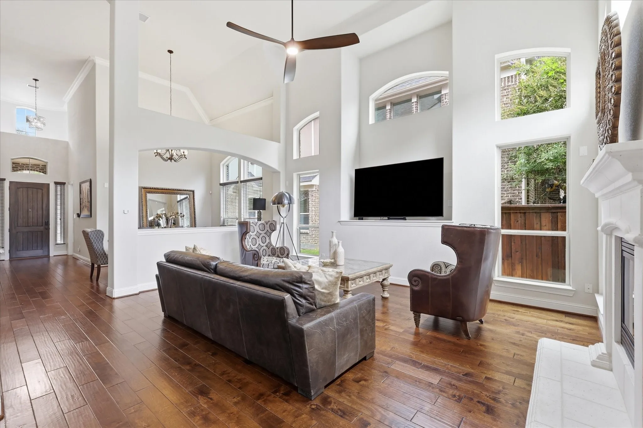 Oversized living area with fireplace perfect for all those family gatherings and holidays.