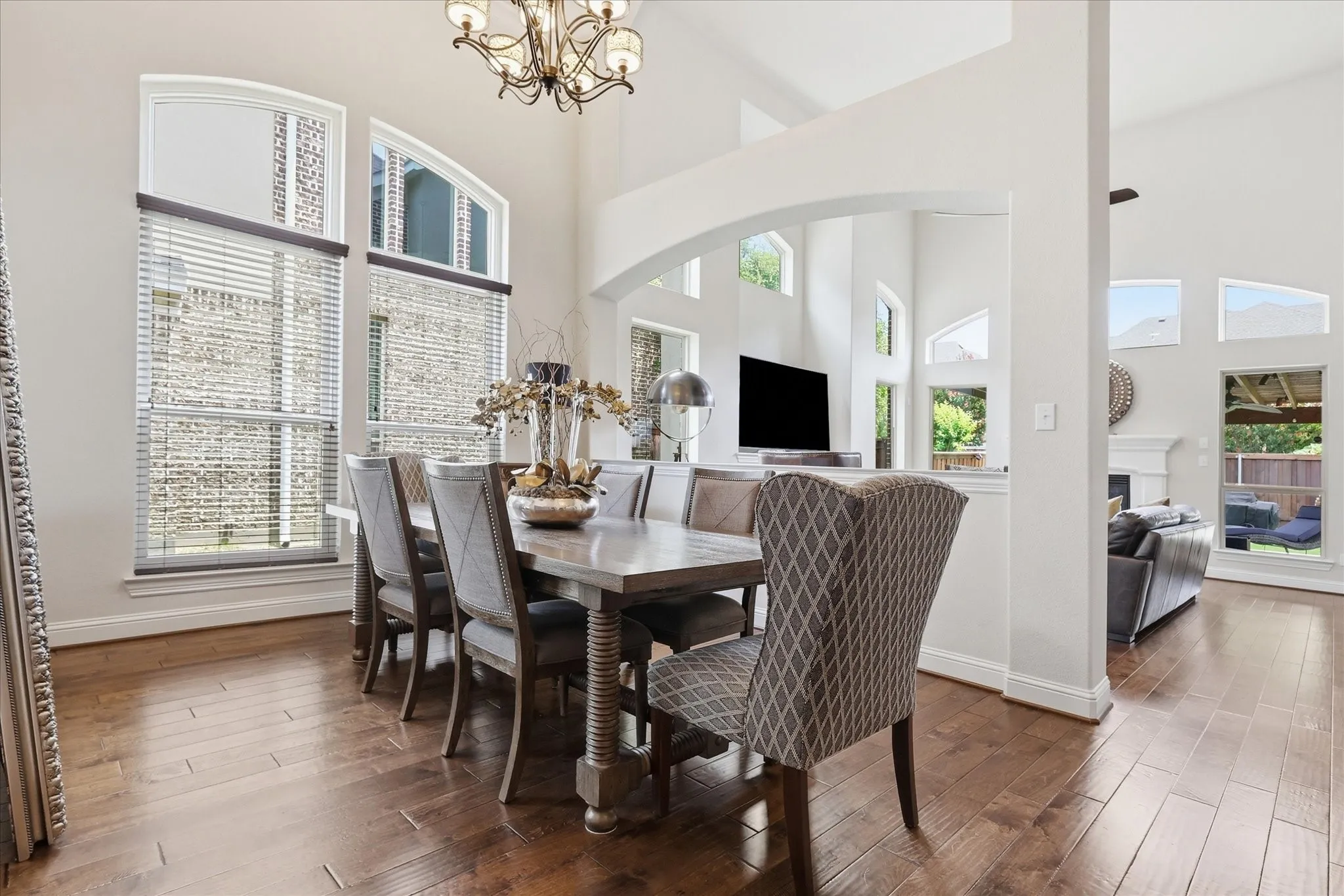 Oversized arch windows floods the room with natural light.