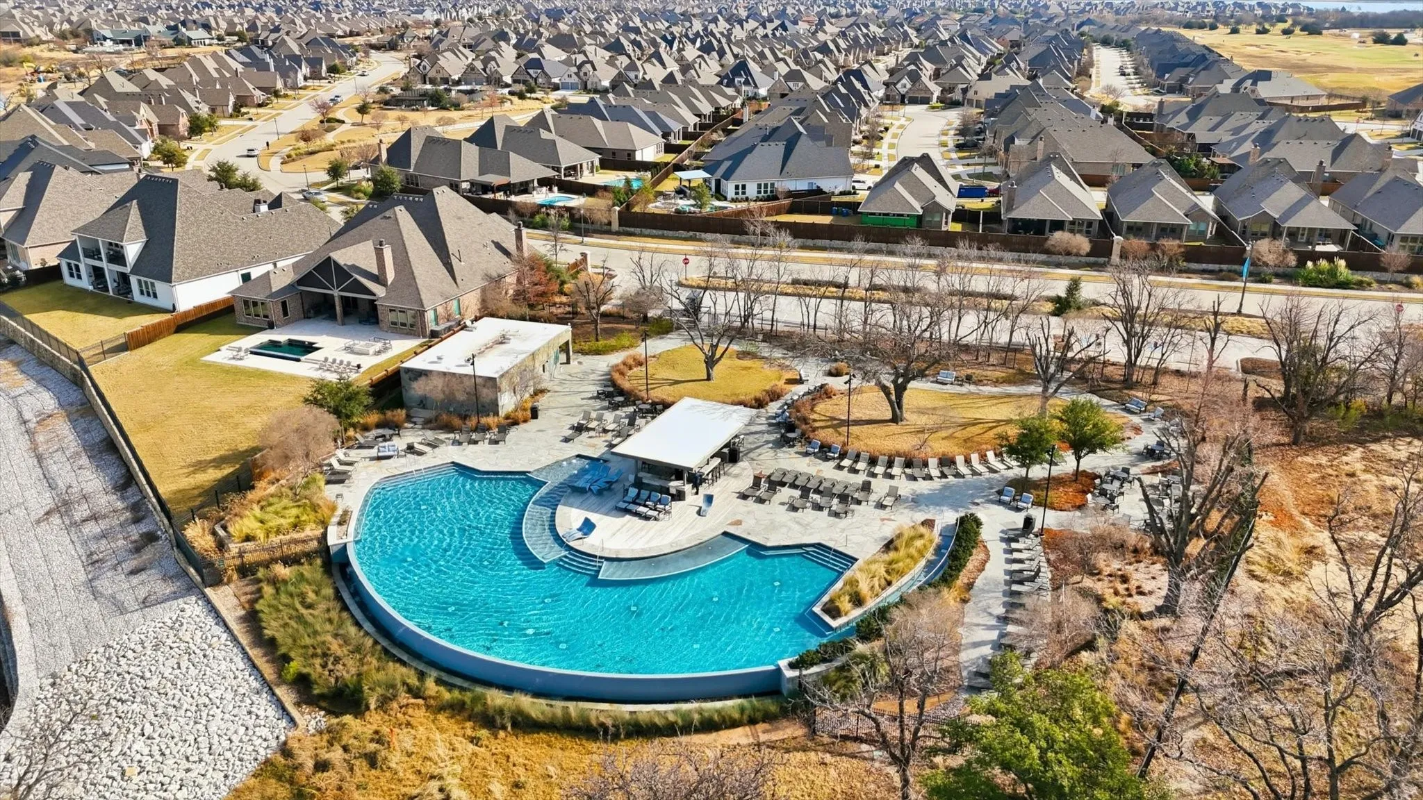 Community, Infinity pool overlooking the lake
