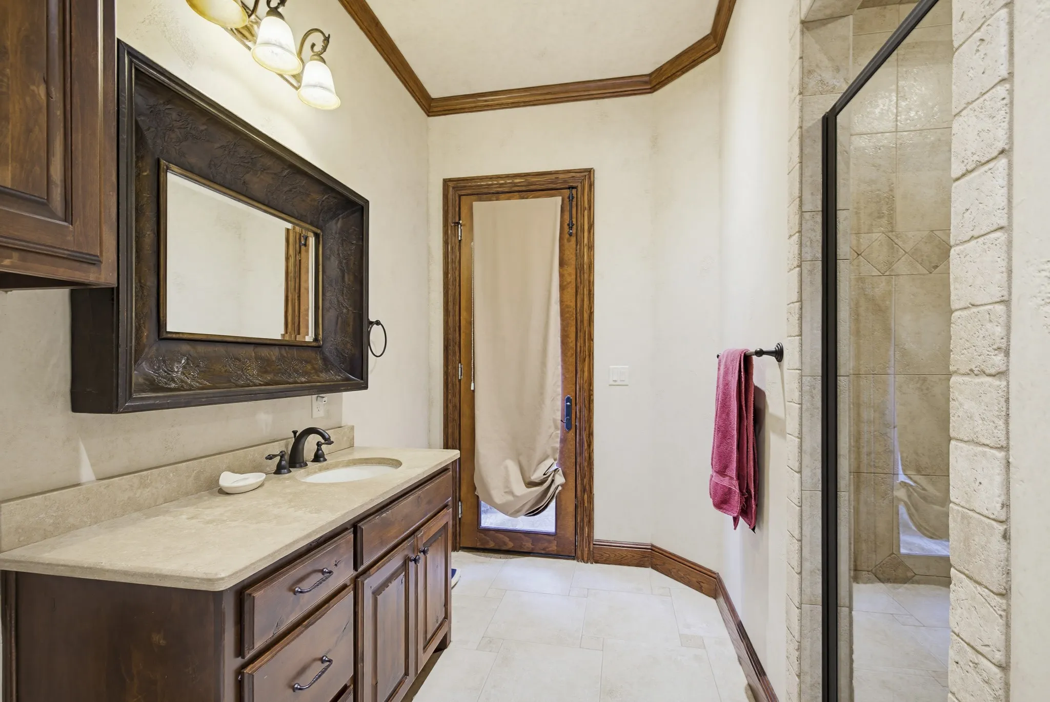 Single Family Residence For Sale in Tarrant County , 6705 Saucon Valley Drive, Fort Worth, Texas 76132, 4 Bedroom, 5 Bathroom, 3 Garage spaces, 5,493 Sqft, built in 2004, mls#21324685, Real Estate Agent in Fort Worth, Homes For Sale in Tarrant county, Homes For Sale in Fort Worth, Realtor in Fort Worth Texas, Real Estate Brokerage Independent Realty Texas, Luminita Cordes Realtor