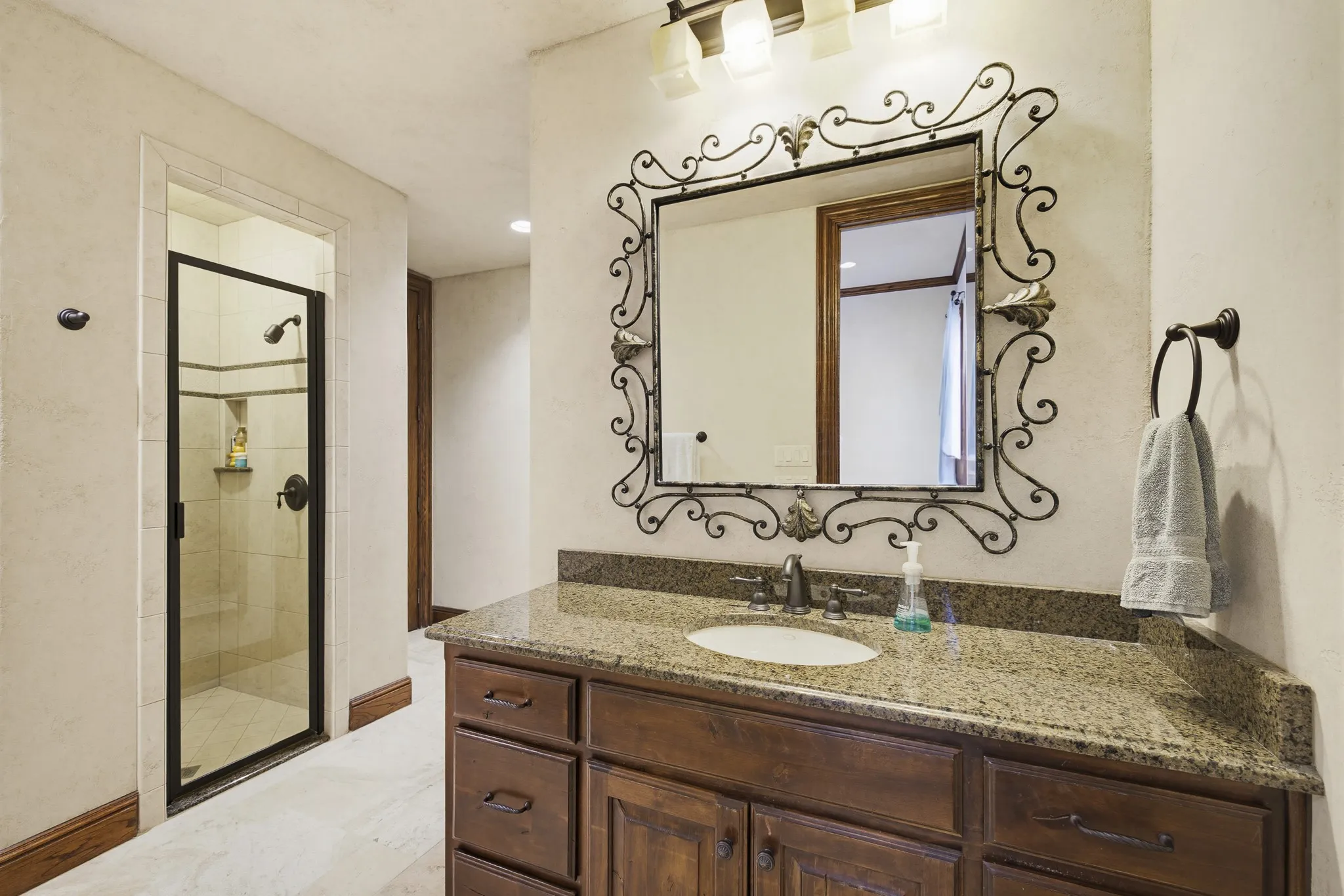 Single Family Residence For Sale in Tarrant County , 6705 Saucon Valley Drive, Fort Worth, Texas 76132, 4 Bedroom, 5 Bathroom, 3 Garage spaces, 5,493 Sqft, built in 2004, mls#21324685, Real Estate Agent in Fort Worth, Homes For Sale in Tarrant county, Homes For Sale in Fort Worth, Realtor in Fort Worth Texas, Real Estate Brokerage Independent Realty Texas, Luminita Cordes Realtor