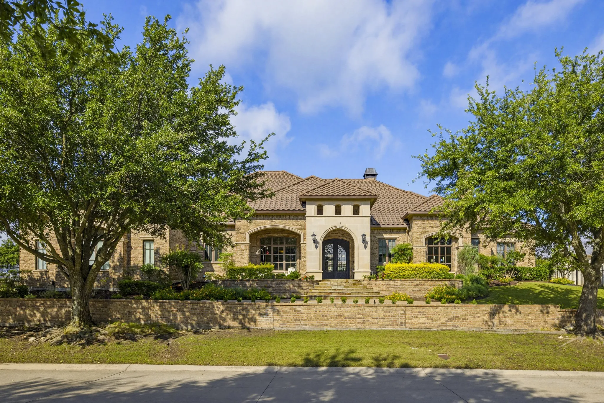 Single Family Residence For Sale in Tarrant County , 6705 Saucon Valley Drive, Fort Worth, Texas 76132, 4 Bedroom, 5 Bathroom, 3 Garage spaces, 5,493 Sqft, built in 2004, mls#21324685, Real Estate Agent in Fort Worth, Homes For Sale in Tarrant county, Homes For Sale in Fort Worth, Realtor in Fort Worth Texas, Real Estate Brokerage Independent Realty Texas, Luminita Cordes Realtor