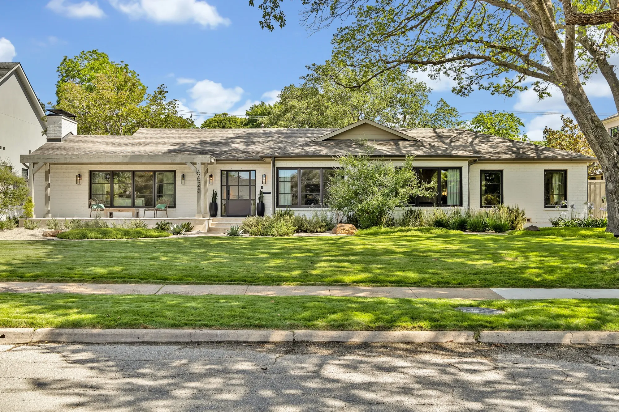 Single Family Residence For Sale in Dallas County , 6625 Bob O Link Drive, Dallas, Texas 75214, 4 Bedroom, 3 Bathroom, 2 Garage spaces, 4,098 Sqft, built in 1949, mls#21325960, Real Estate Agent in Dallas, Homes For Sale in Dallas county, Homes For Sale in Dallas, Realtor in Dallas Texas, Real Estate Brokerage Independent Realty Texas, Luminita Cordes Realtor