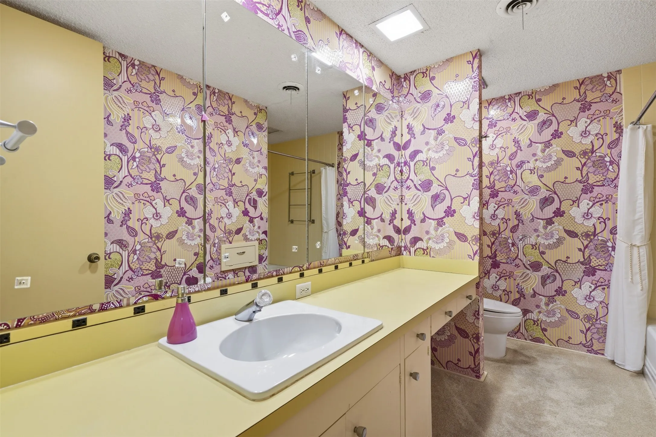 Single Family Residence For Sale in Eastland County , 512 S Ammerman Avenue, Eastland, Texas 76448, 3 Bedroom, 4 Bathroom, 2 Garage spaces, 5,522 Sqft, built in 1968, Price $799,000, mls#21324817, Real Estate Agent in Eastland, Homes For Sale in Eastland county, Homes For Sale in Eastland, Realtor in Eastland Texas, Real Estate Brokerage Independent Realty Texas, Luminita Cordes Realtor