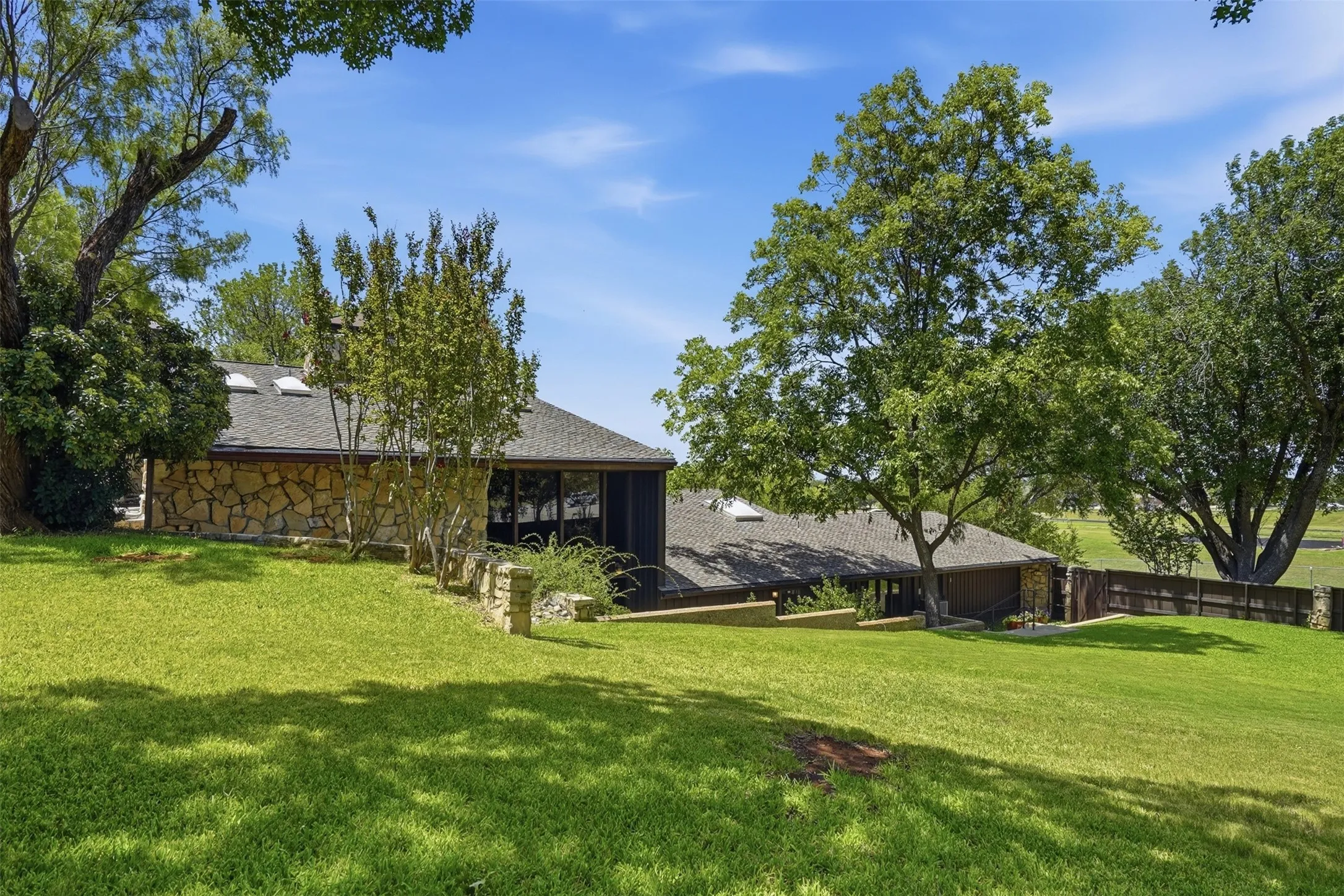Single Family Residence For Sale in Eastland County , 512 S Ammerman Avenue, Eastland, Texas 76448, 3 Bedroom, 4 Bathroom, 2 Garage spaces, 5,522 Sqft, built in 1968, Price $799,000, mls#21324817, Real Estate Agent in Eastland, Homes For Sale in Eastland county, Homes For Sale in Eastland, Realtor in Eastland Texas, Real Estate Brokerage Independent Realty Texas, Luminita Cordes Realtor