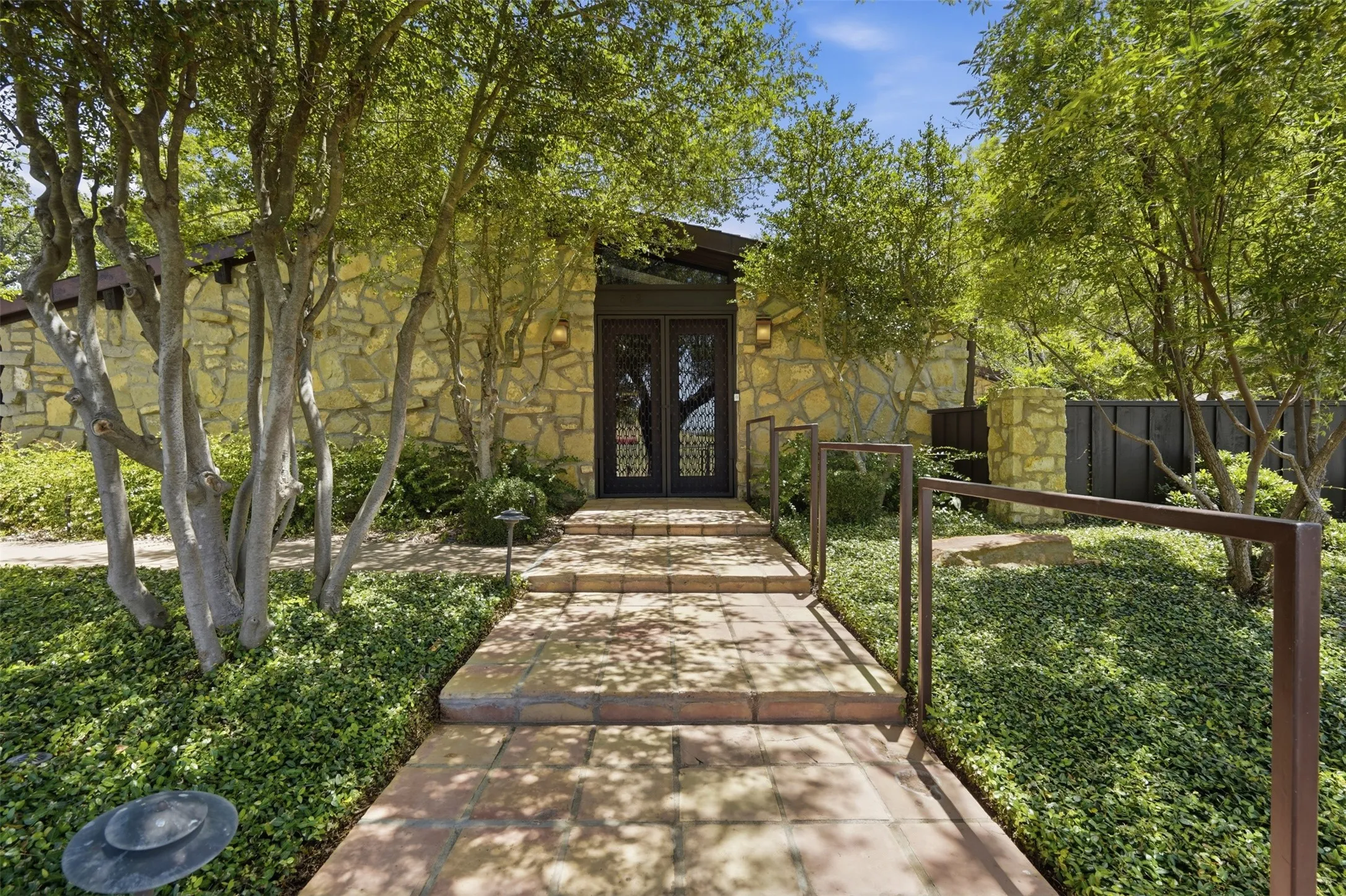 Single Family Residence For Sale in Eastland County , 512 S Ammerman Avenue, Eastland, Texas 76448, 3 Bedroom, 4 Bathroom, 2 Garage spaces, 5,522 Sqft, built in 1968, Price $799,000, mls#21324817, Real Estate Agent in Eastland, Homes For Sale in Eastland county, Homes For Sale in Eastland, Realtor in Eastland Texas, Real Estate Brokerage Independent Realty Texas, Luminita Cordes Realtor