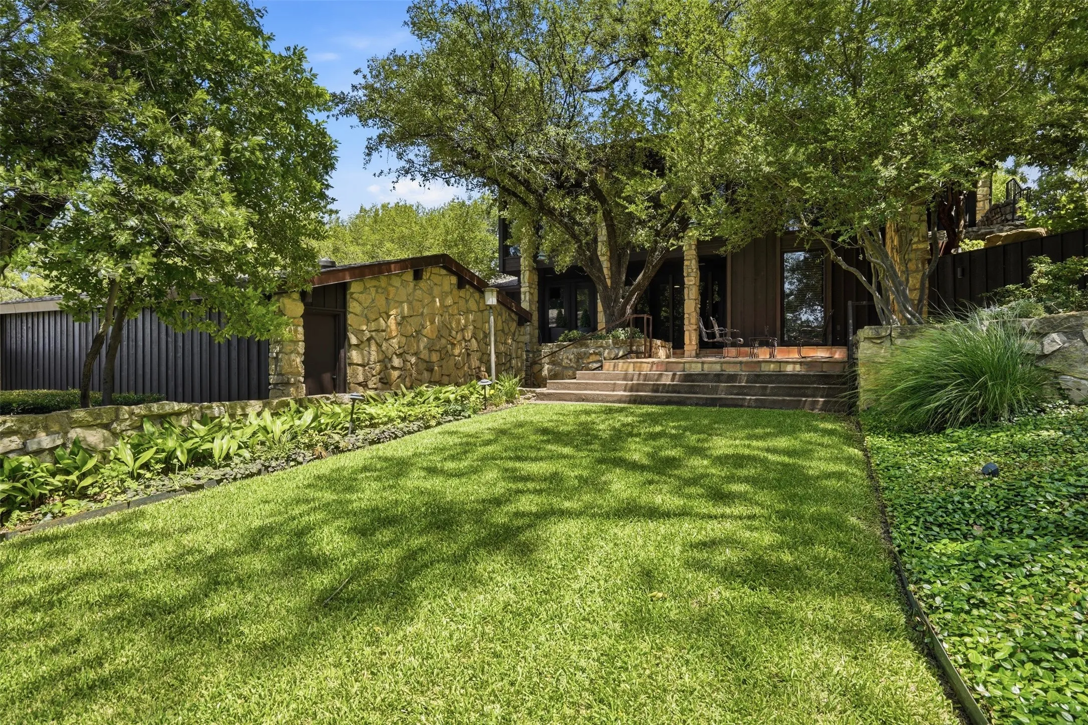Single Family Residence For Sale in Eastland County , 512 S Ammerman Avenue, Eastland, Texas 76448, 3 Bedroom, 4 Bathroom, 2 Garage spaces, 5,522 Sqft, built in 1968, Price $799,000, mls#21324817, Real Estate Agent in Eastland, Homes For Sale in Eastland county, Homes For Sale in Eastland, Realtor in Eastland Texas, Real Estate Brokerage Independent Realty Texas, Luminita Cordes Realtor