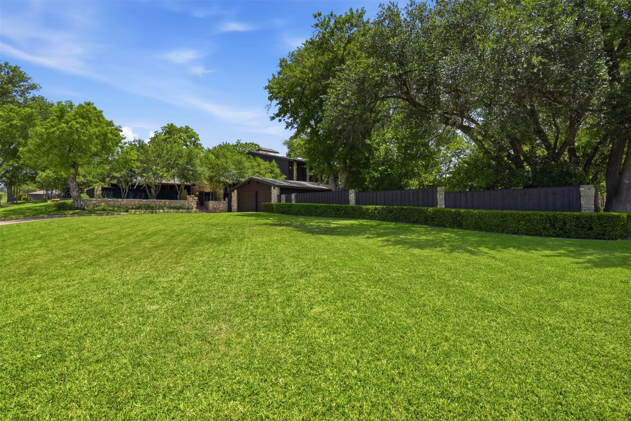 Single Family Residence For Sale in Eastland County , 512 S Ammerman Avenue, Eastland, Texas 76448, 3 Bedroom, 4 Bathroom, 2 Garage spaces, 5,522 Sqft, built in 1968, Price $799,000, mls#21324817, Real Estate Agent in Eastland, Homes For Sale in Eastland county, Homes For Sale in Eastland, Realtor in Eastland Texas, Real Estate Brokerage Independent Realty Texas, Luminita Cordes Realtor