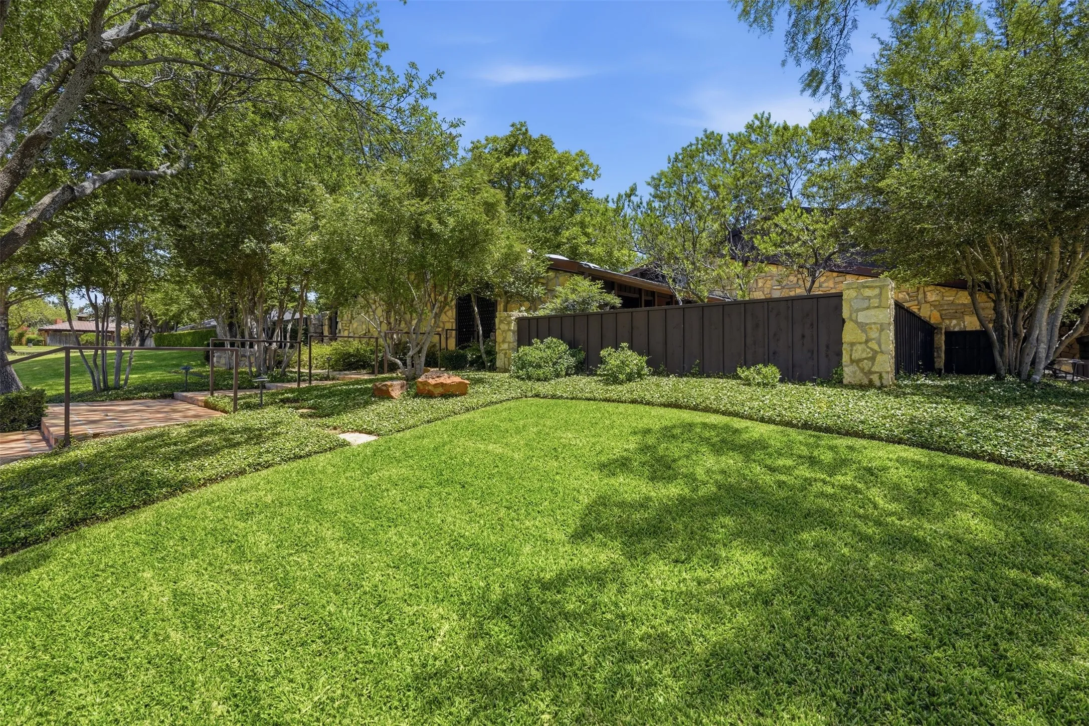 Single Family Residence For Sale in Eastland County , 512 S Ammerman Avenue, Eastland, Texas 76448, 3 Bedroom, 4 Bathroom, 2 Garage spaces, 5,522 Sqft, built in 1968, Price $799,000, mls#21324817, Real Estate Agent in Eastland, Homes For Sale in Eastland county, Homes For Sale in Eastland, Realtor in Eastland Texas, Real Estate Brokerage Independent Realty Texas, Luminita Cordes Realtor